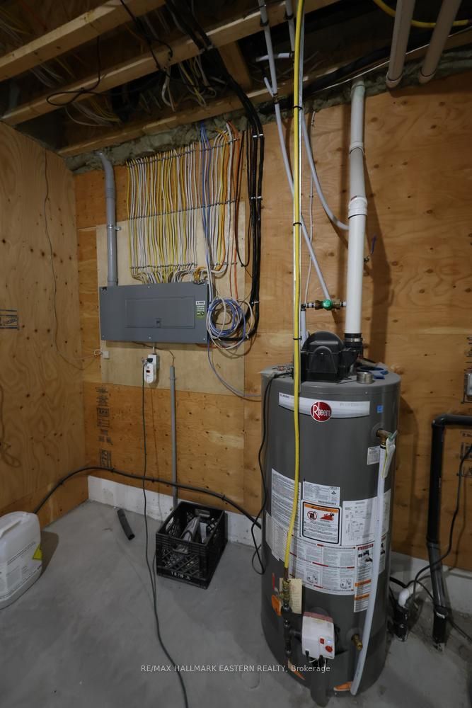 639 8th Line S Property Photo 42