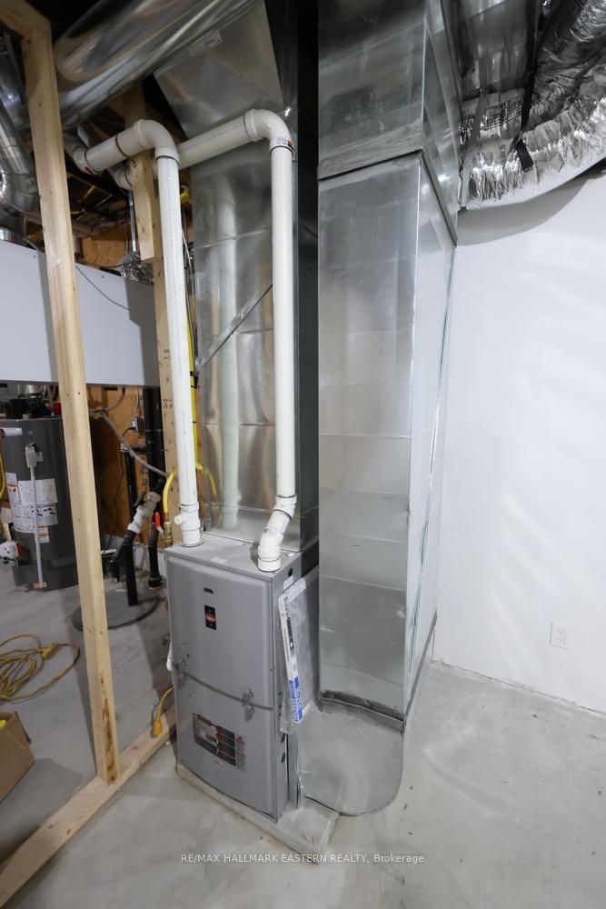 639 8th Line S Property Photo 44