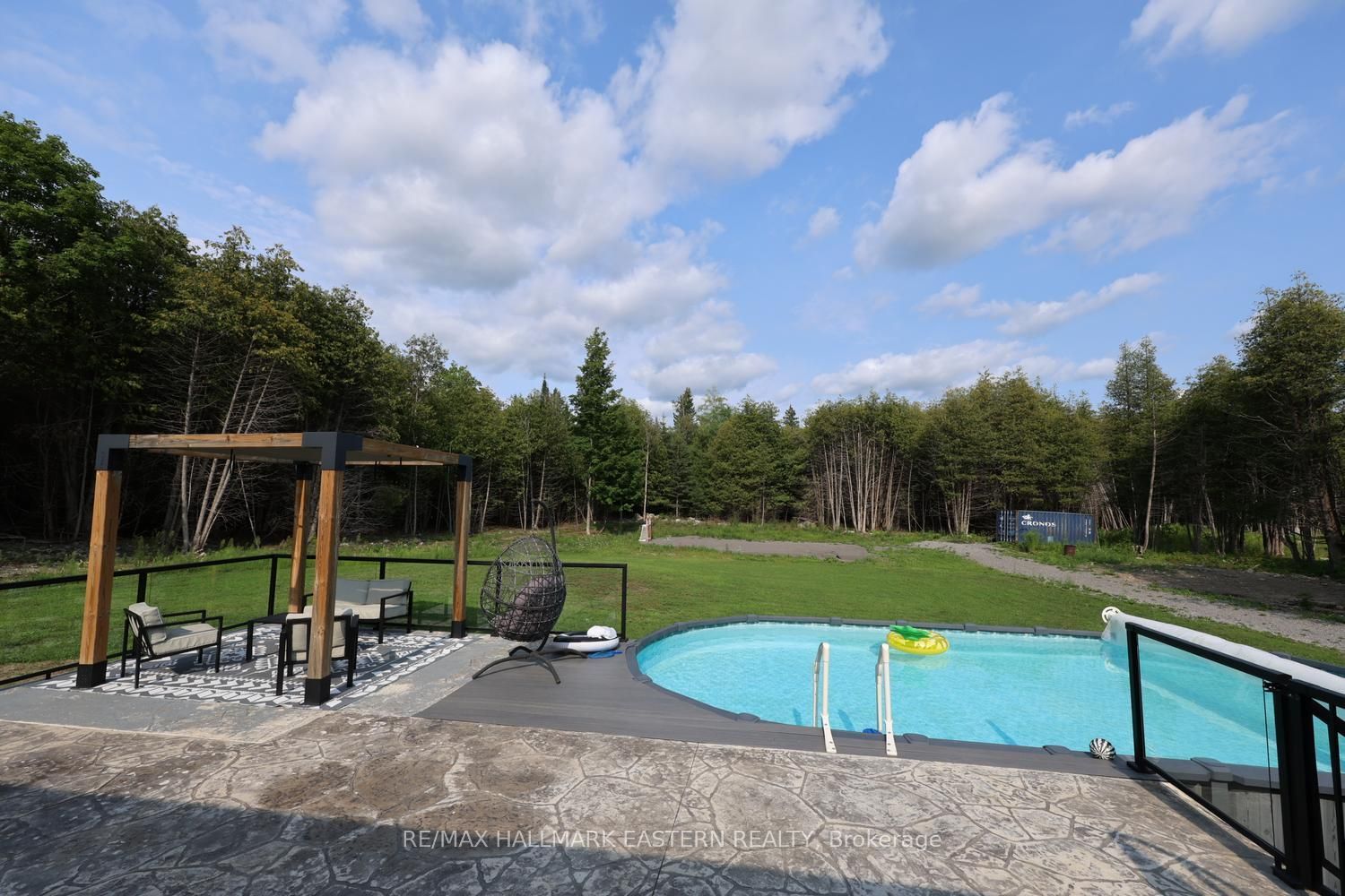639 8th Line S Property Photo 45