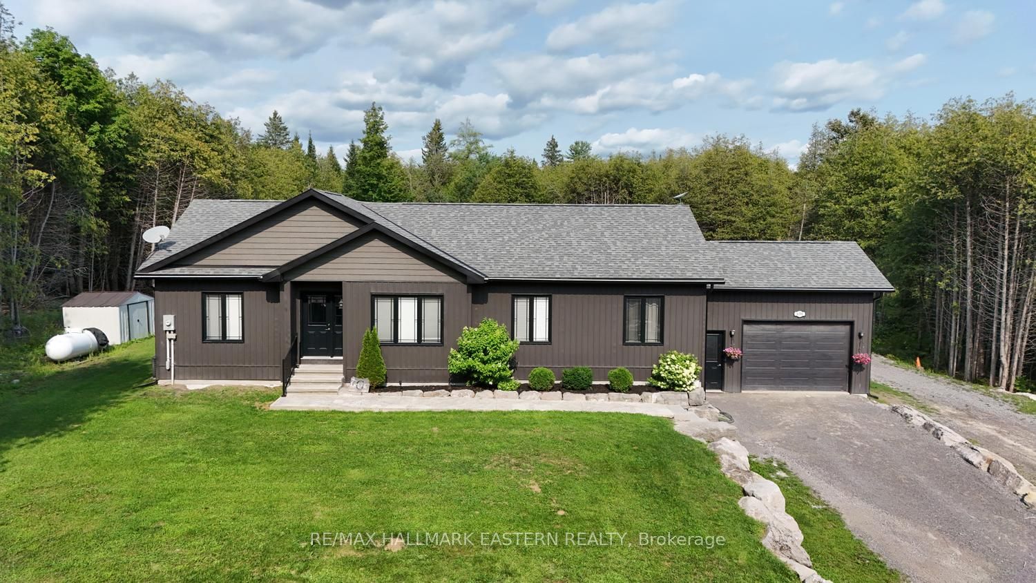 639 8th Line S Property Photo 47