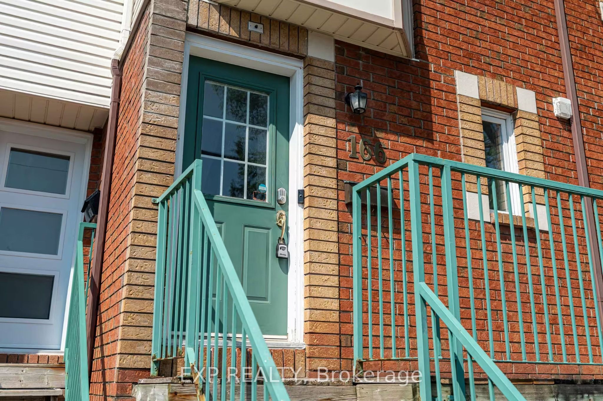 166 Forward Avenue Property Photo 2