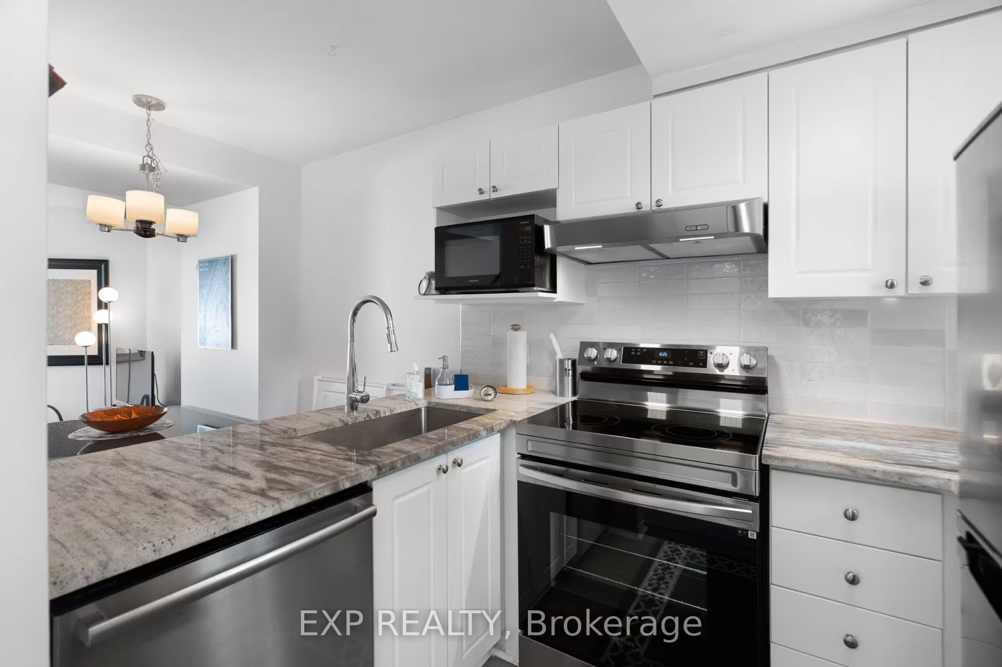 166 Forward Avenue Property Photo 4