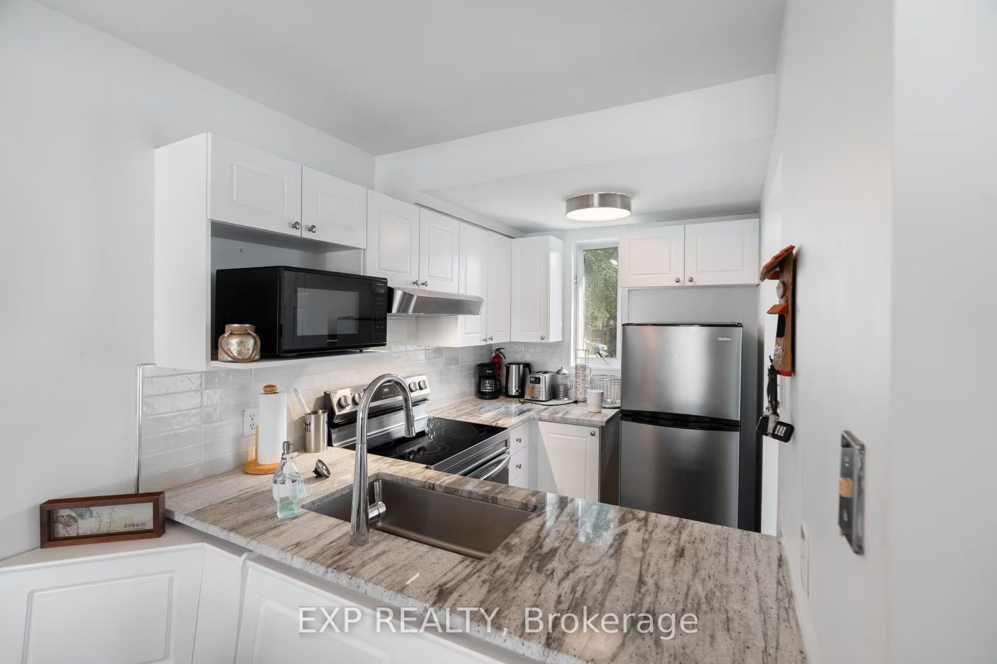 166 Forward Avenue Property Photo 6