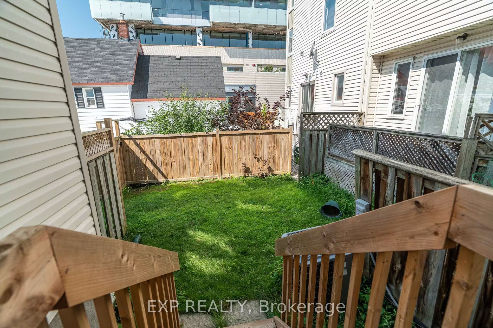 166 Forward Avenue Property Photo 28