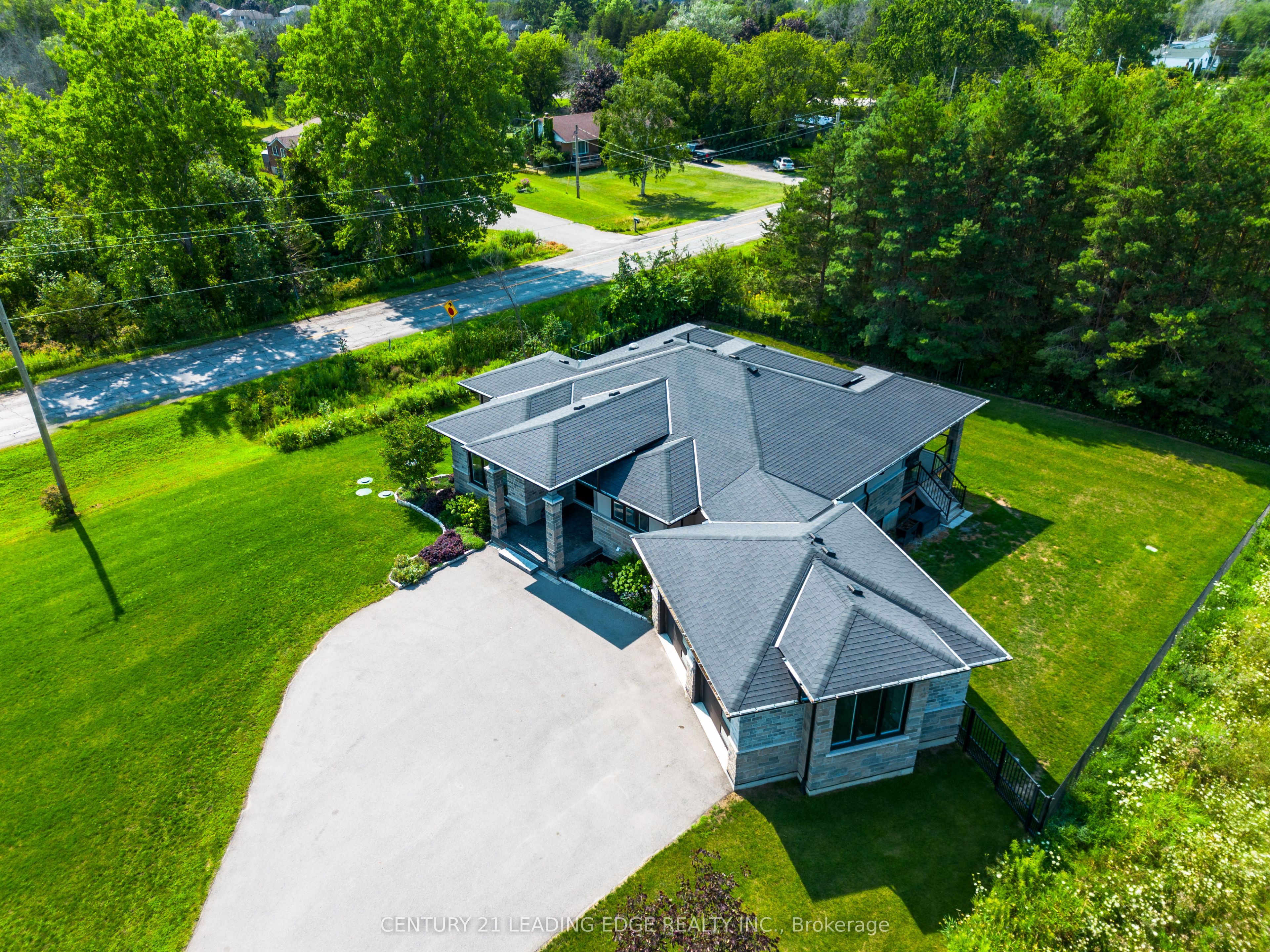 9 Leaside Street Property Photo 7