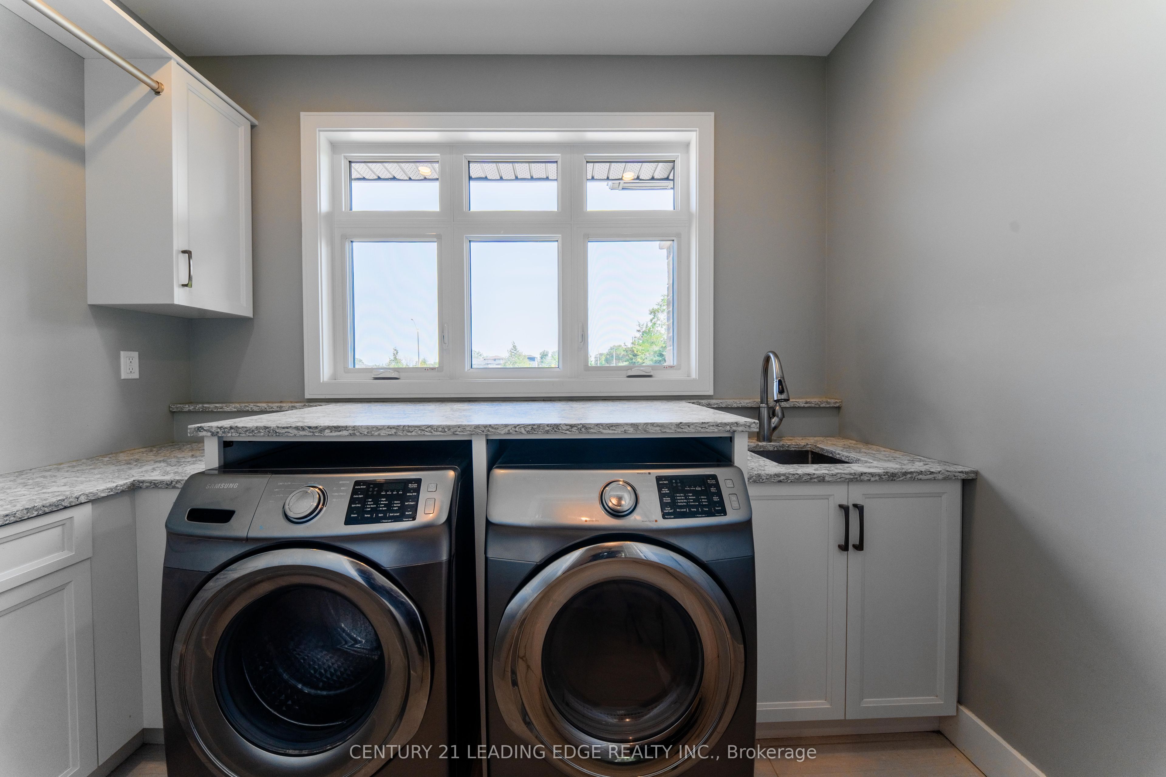 9 Leaside Street Property Photo 25