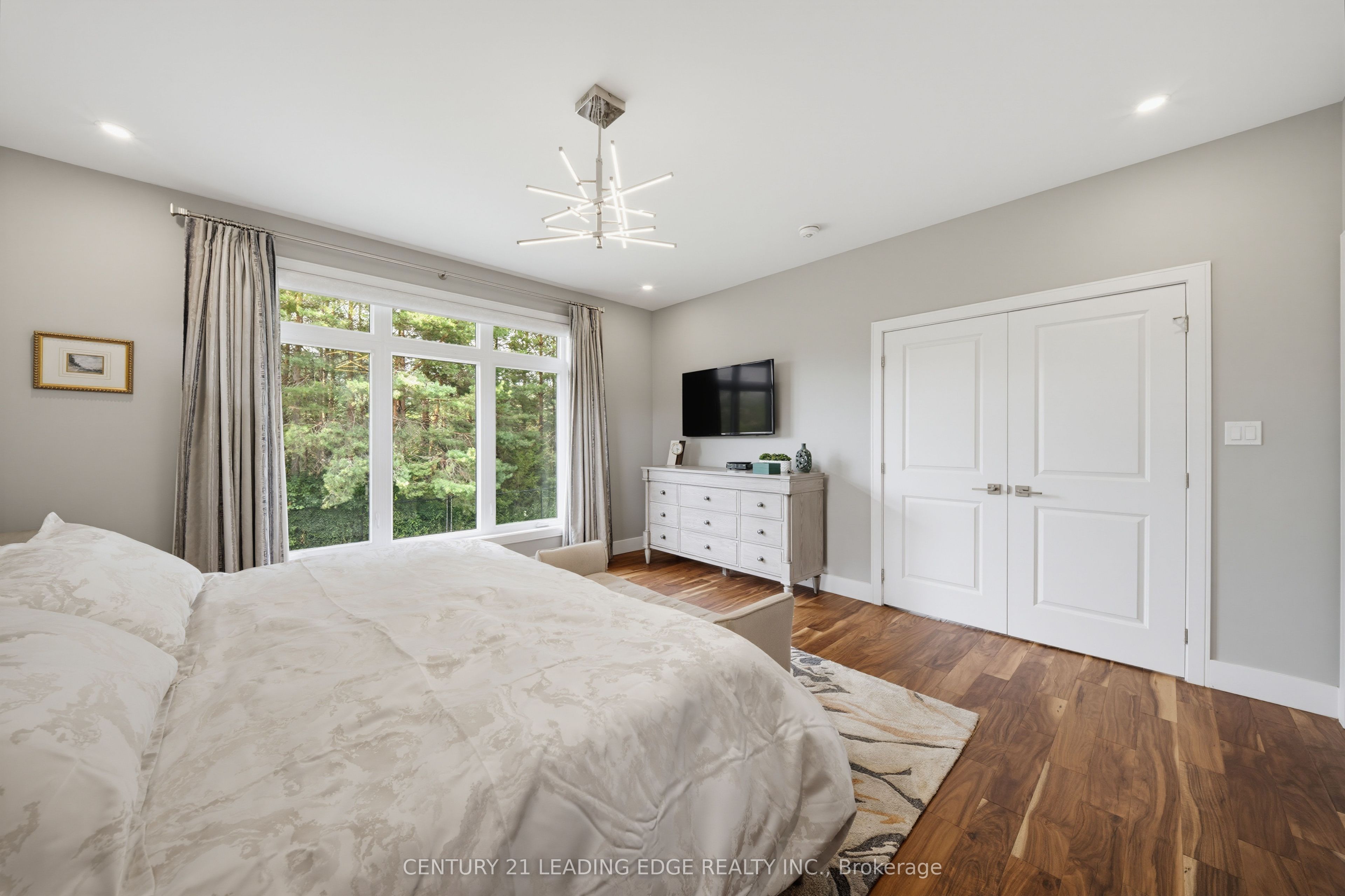 9 Leaside Street Property Photo 27