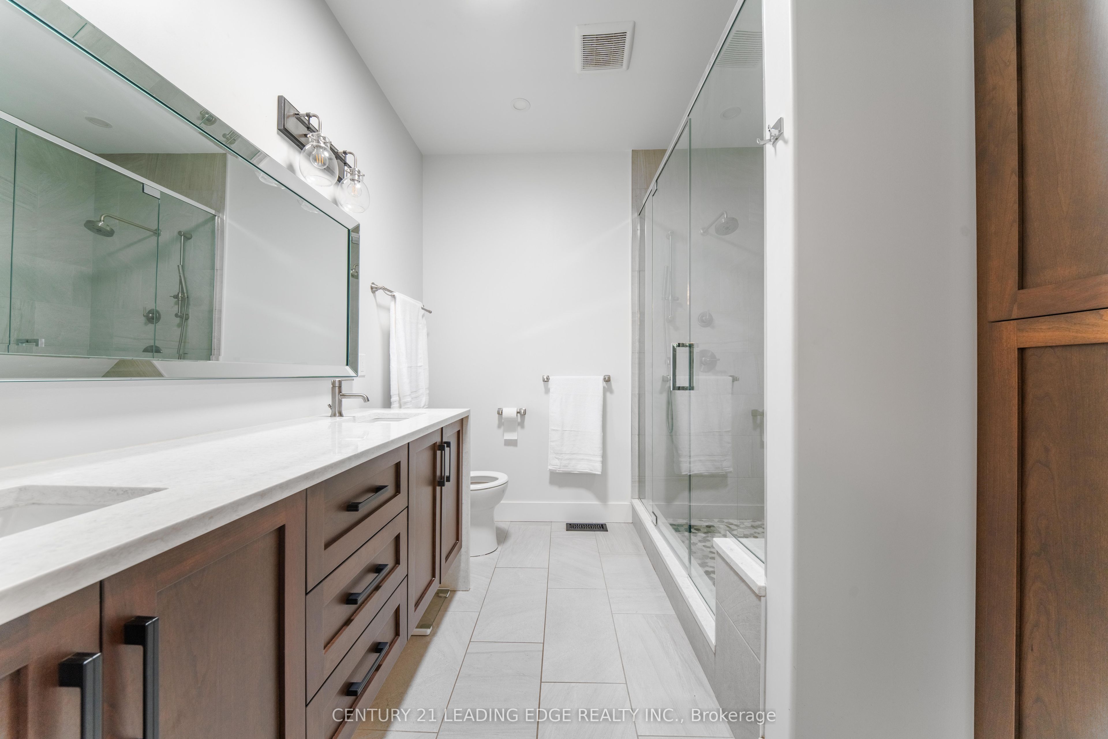 9 Leaside Street Property Photo 28