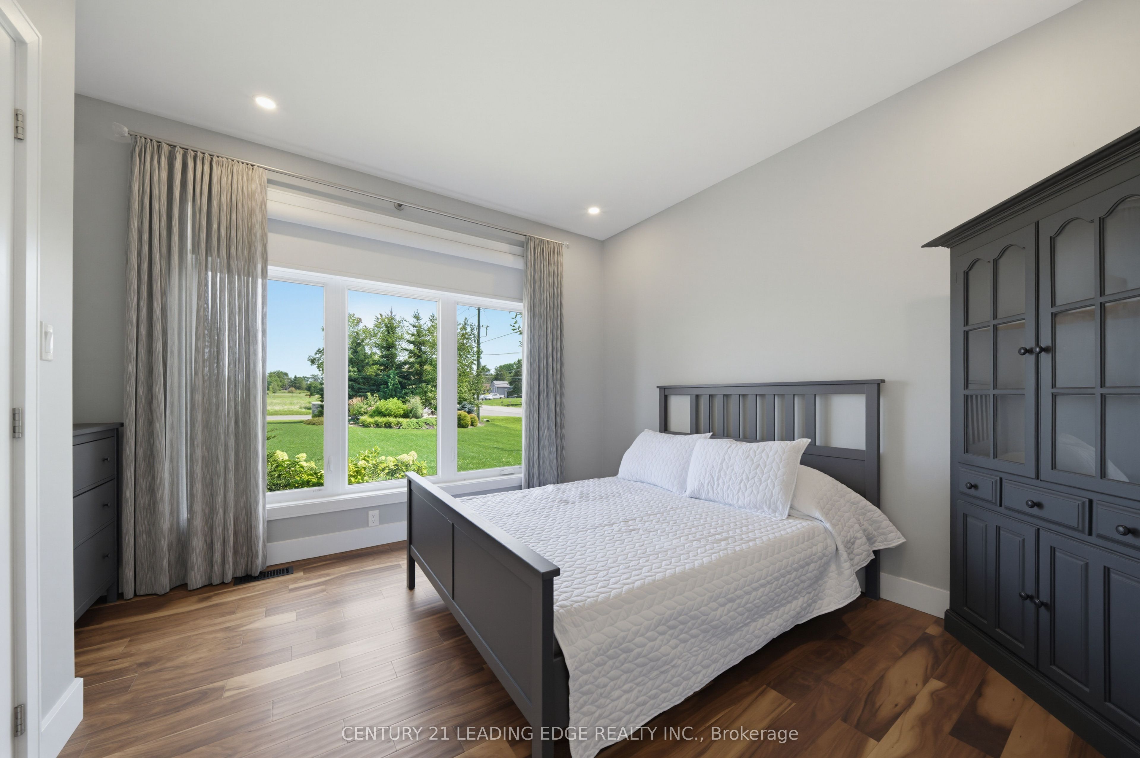 9 Leaside Street Property Photo 29