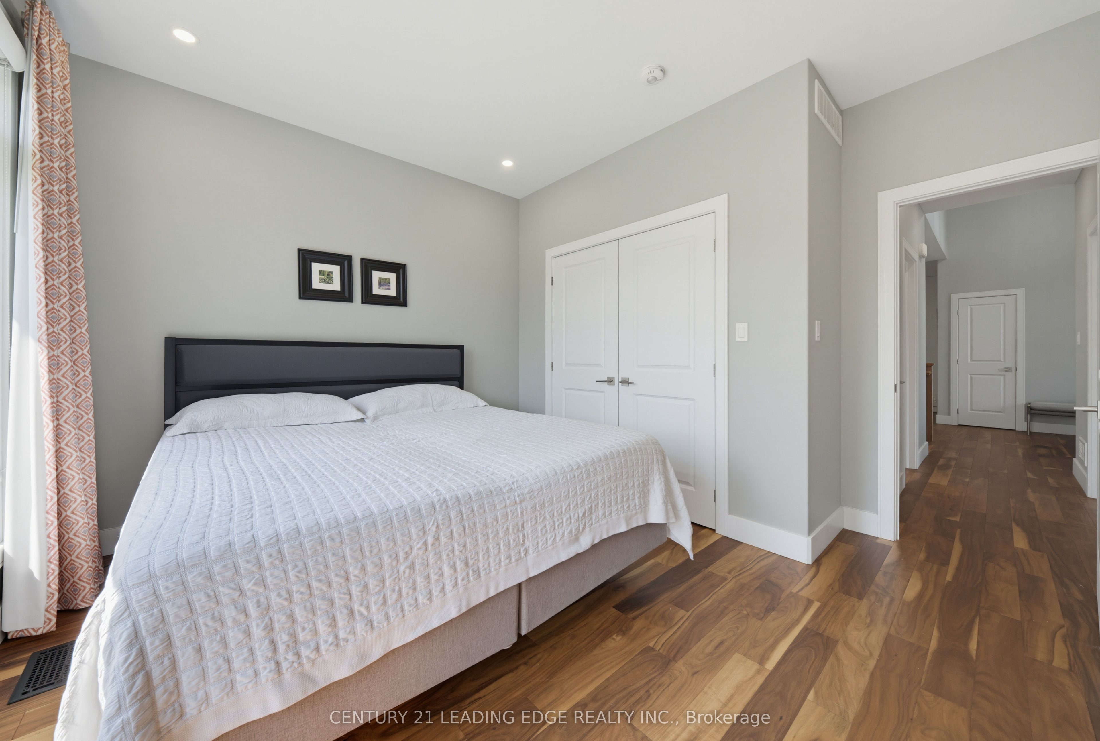 9 Leaside Street Property Photo 33