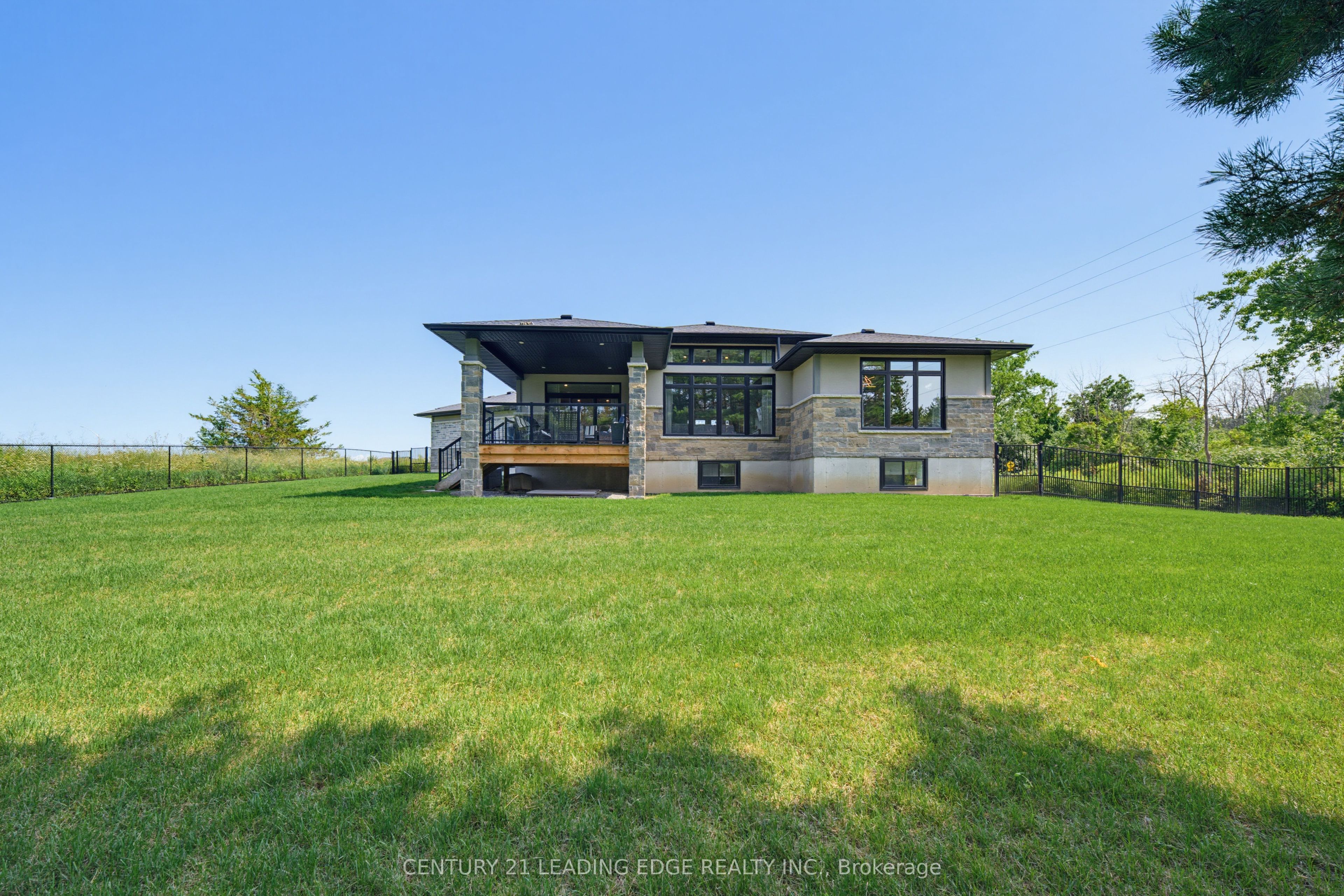 9 Leaside Street Property Photo 49