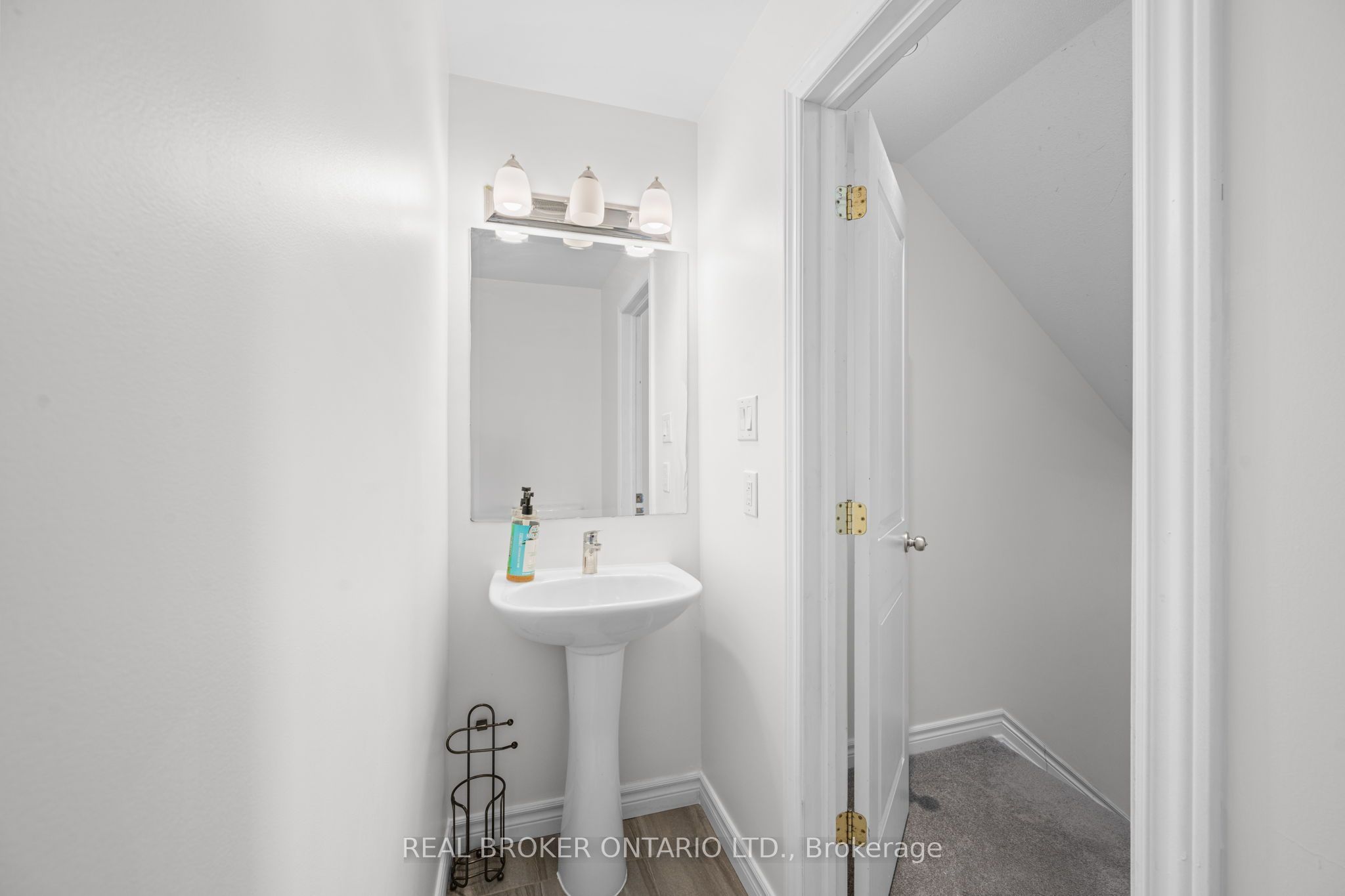 66 Fallengale Crescent Property Photo 5