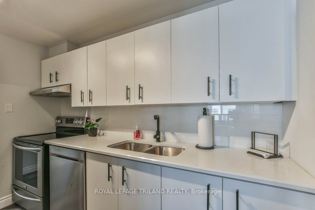 95 Base Line Road W 1005 Property Photo 15