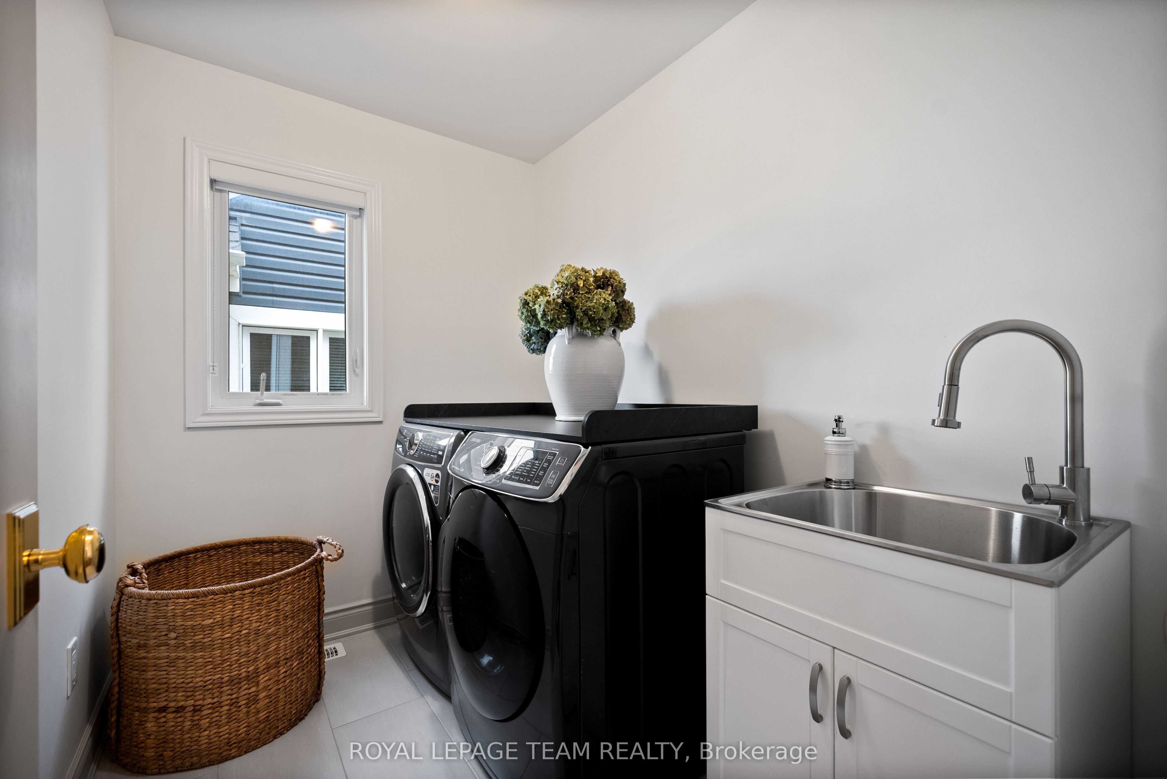 4865 Abbott Street E Property Photo 39