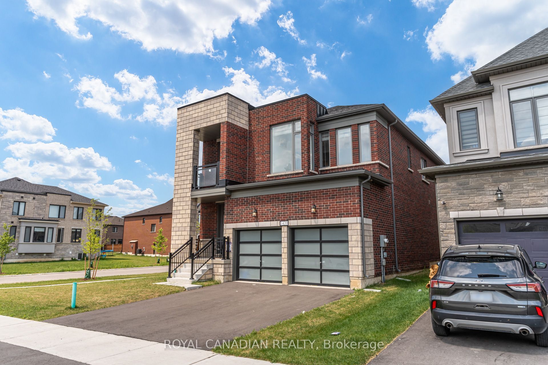 1439 Upper Thames Drive Property Photo 7