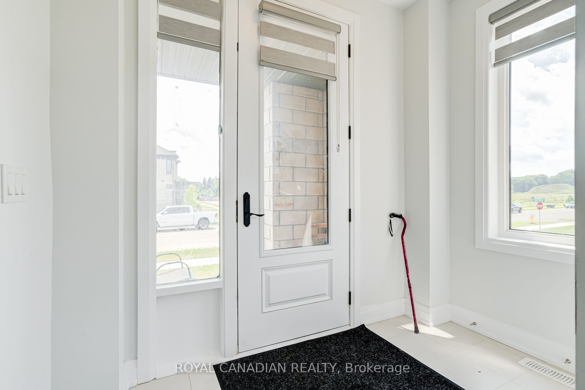 1439 Upper Thames Drive Property Photo 12