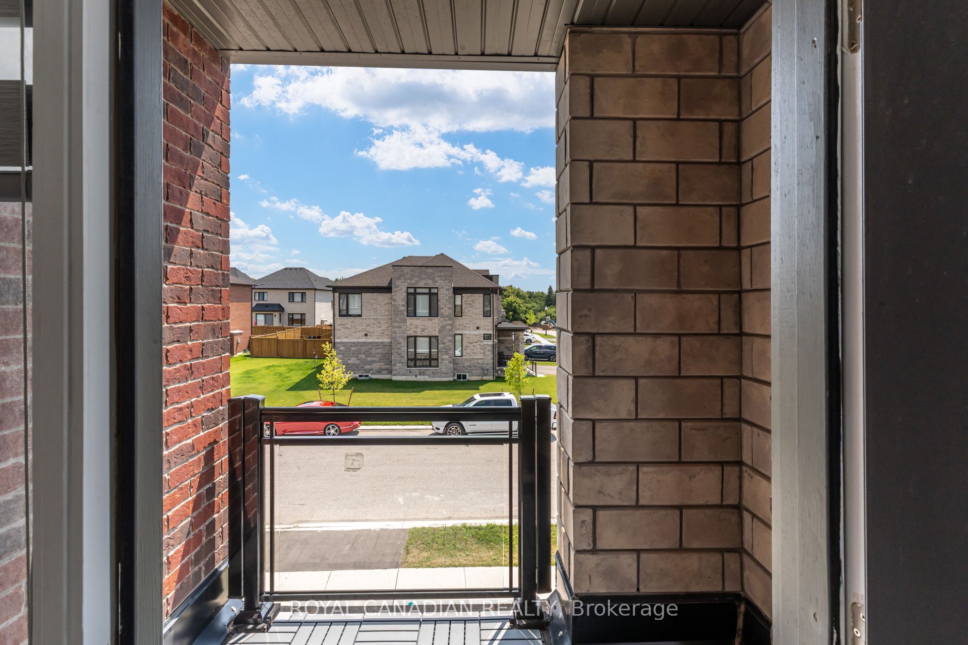1439 Upper Thames Drive Property Photo 24