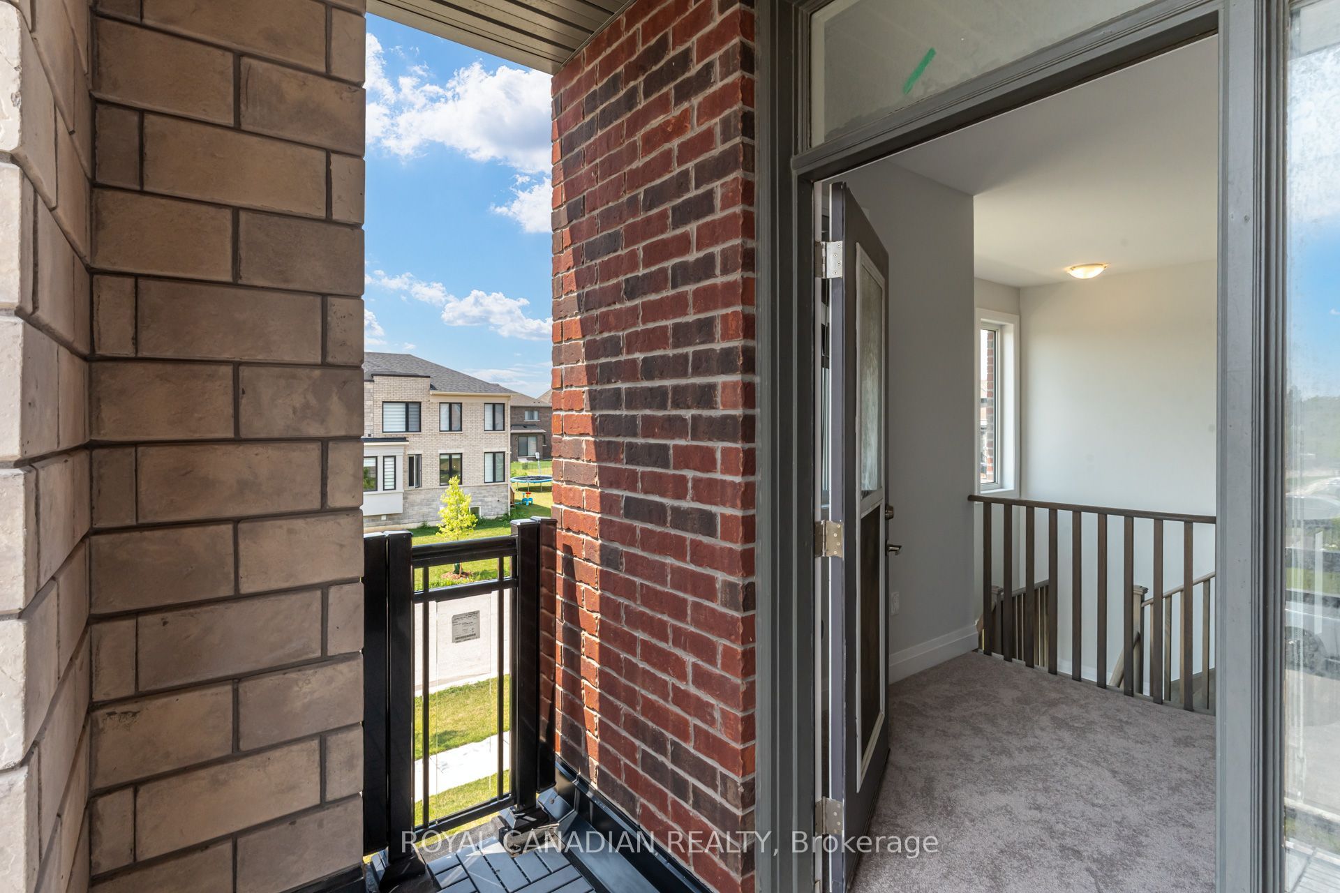 1439 Upper Thames Drive Property Photo 25