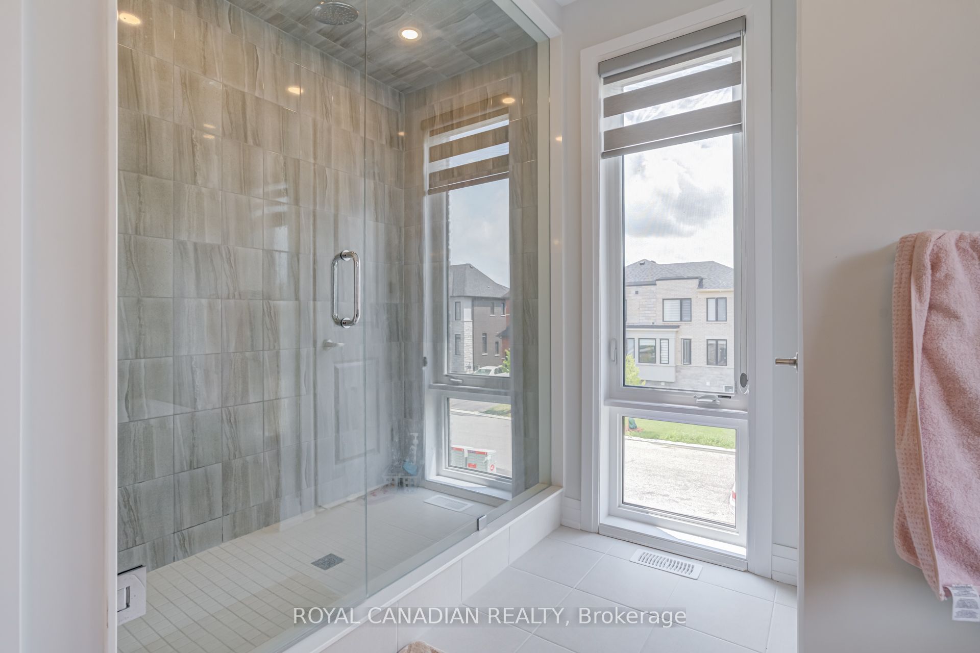 1439 Upper Thames Drive Property Photo 29