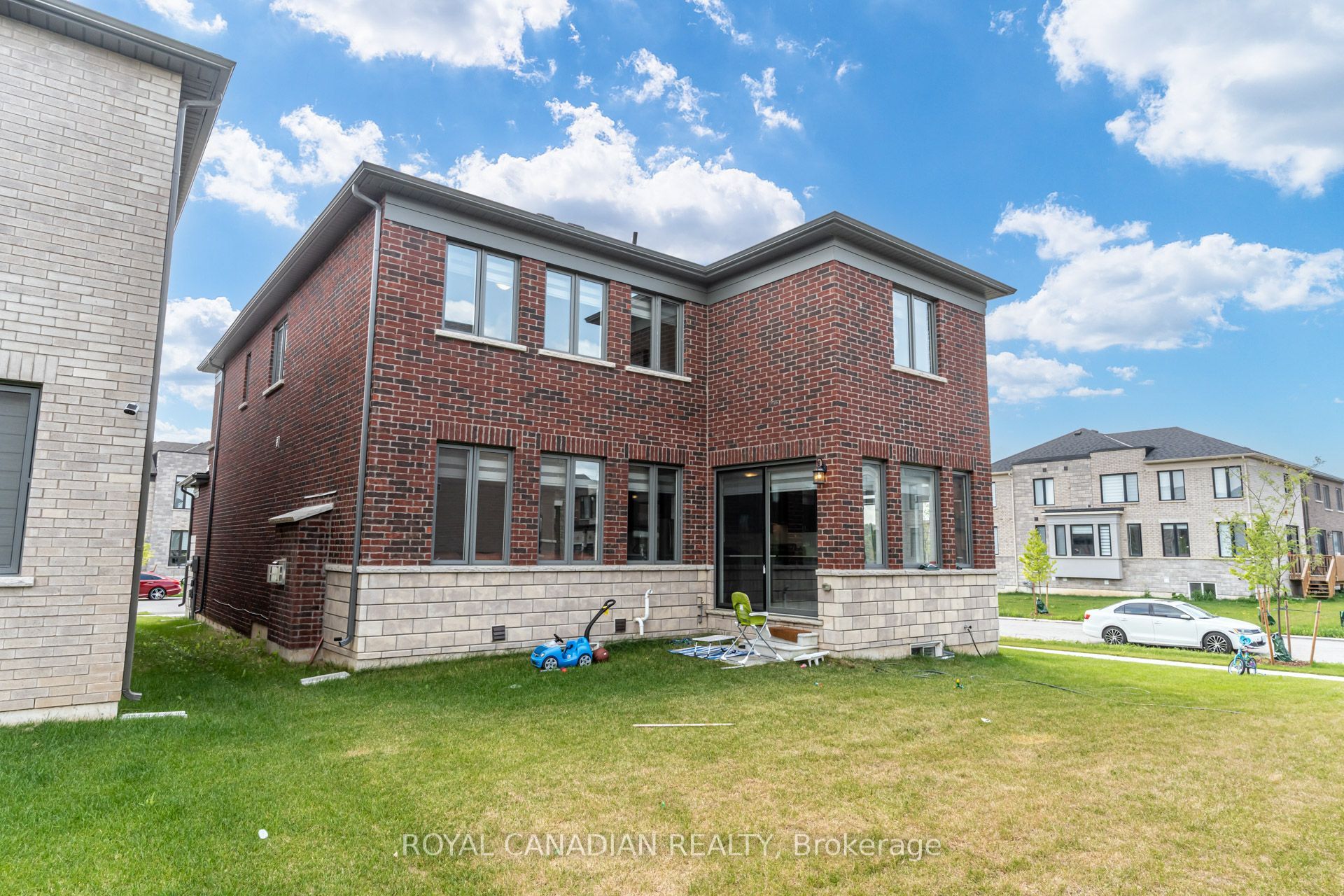 1439 Upper Thames Drive Property Photo 37