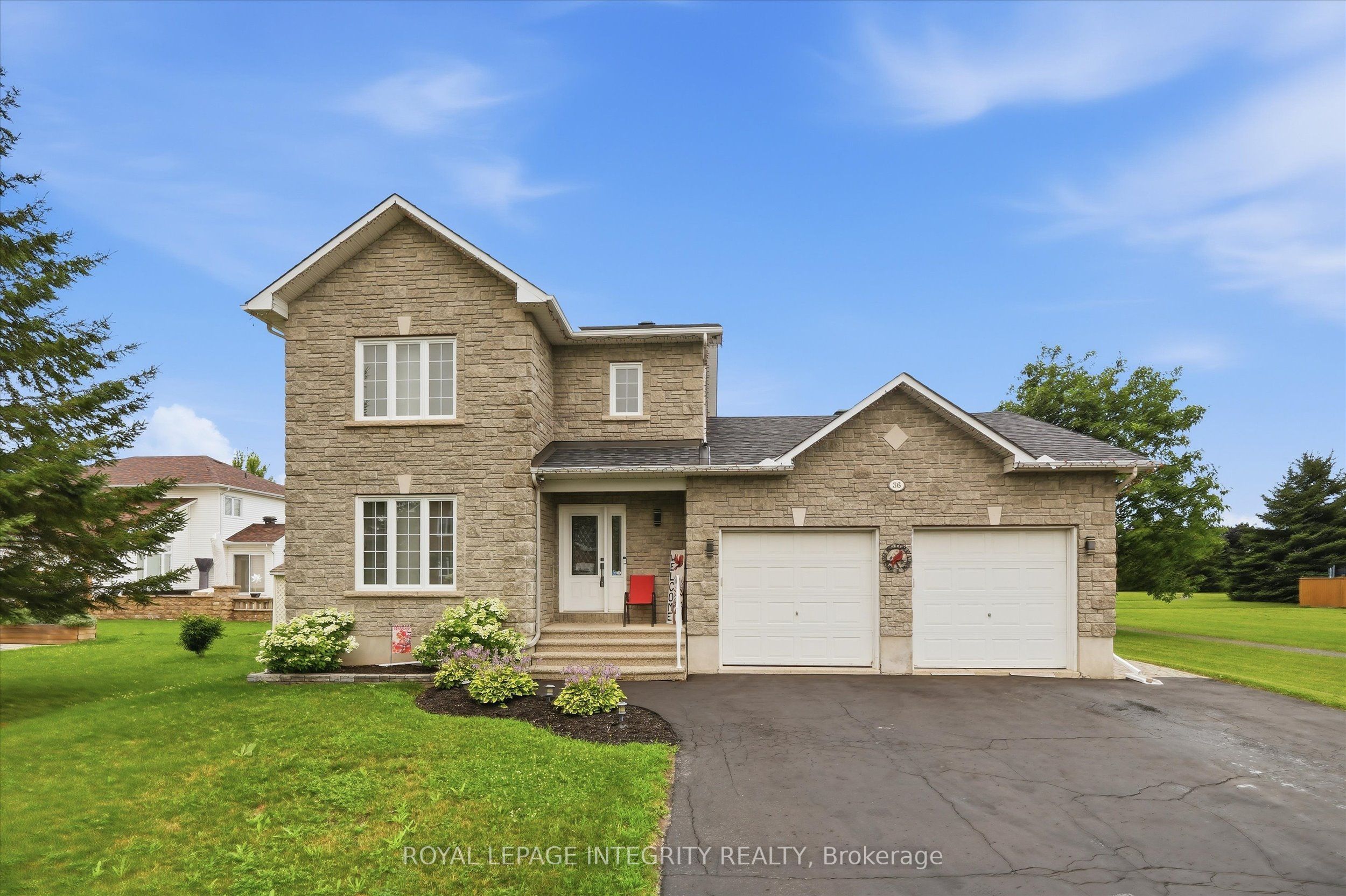 36 Frontenac Boulevard Property Photo 1