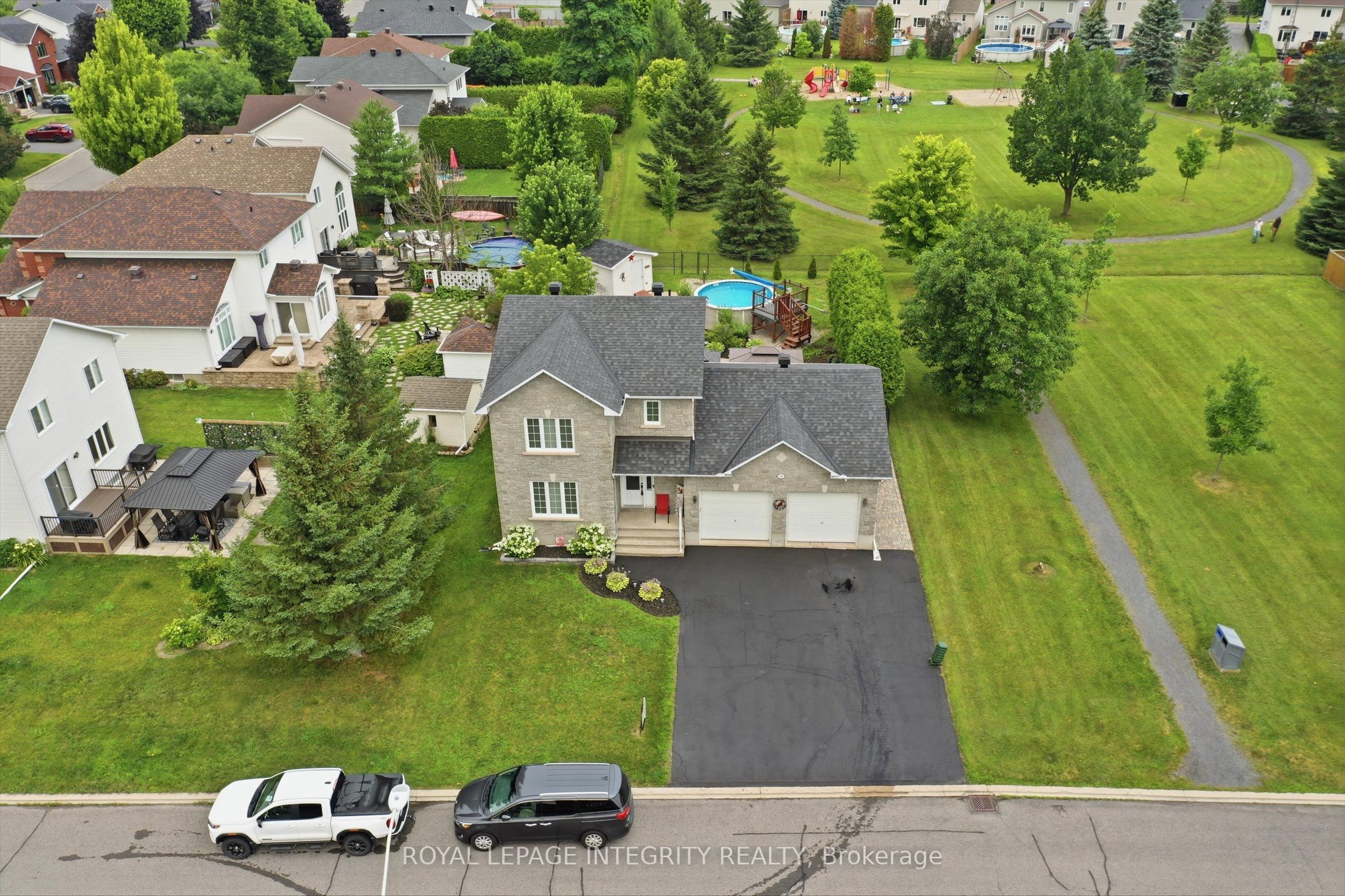 36 Frontenac Boulevard Property Photo 2