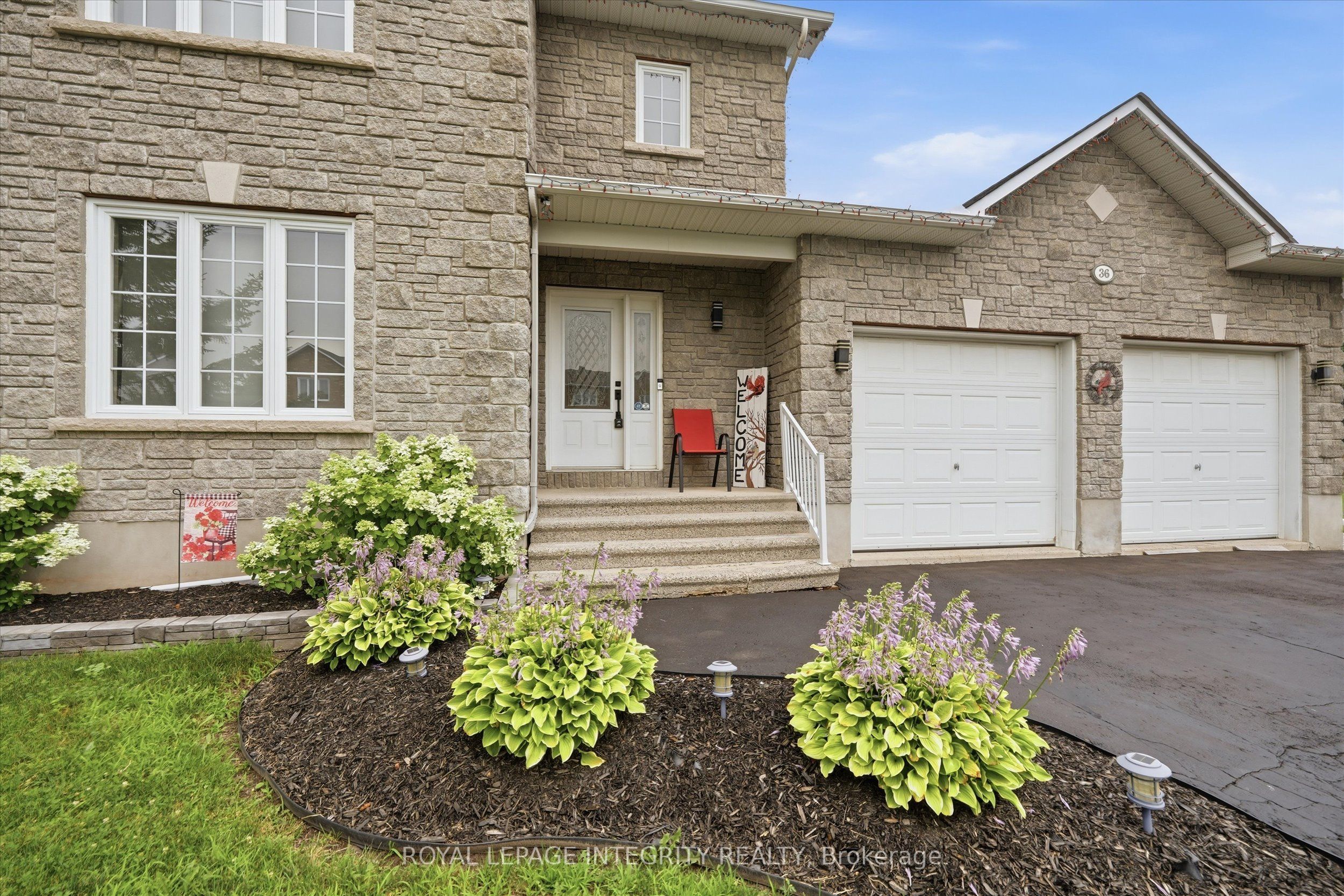 36 Frontenac Boulevard Property Photo 5