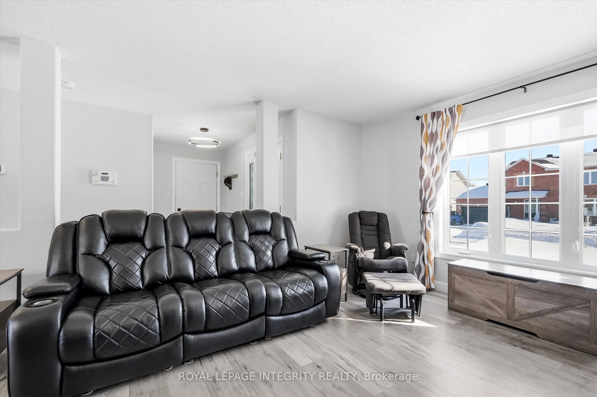36 Frontenac Boulevard Property Photo 9