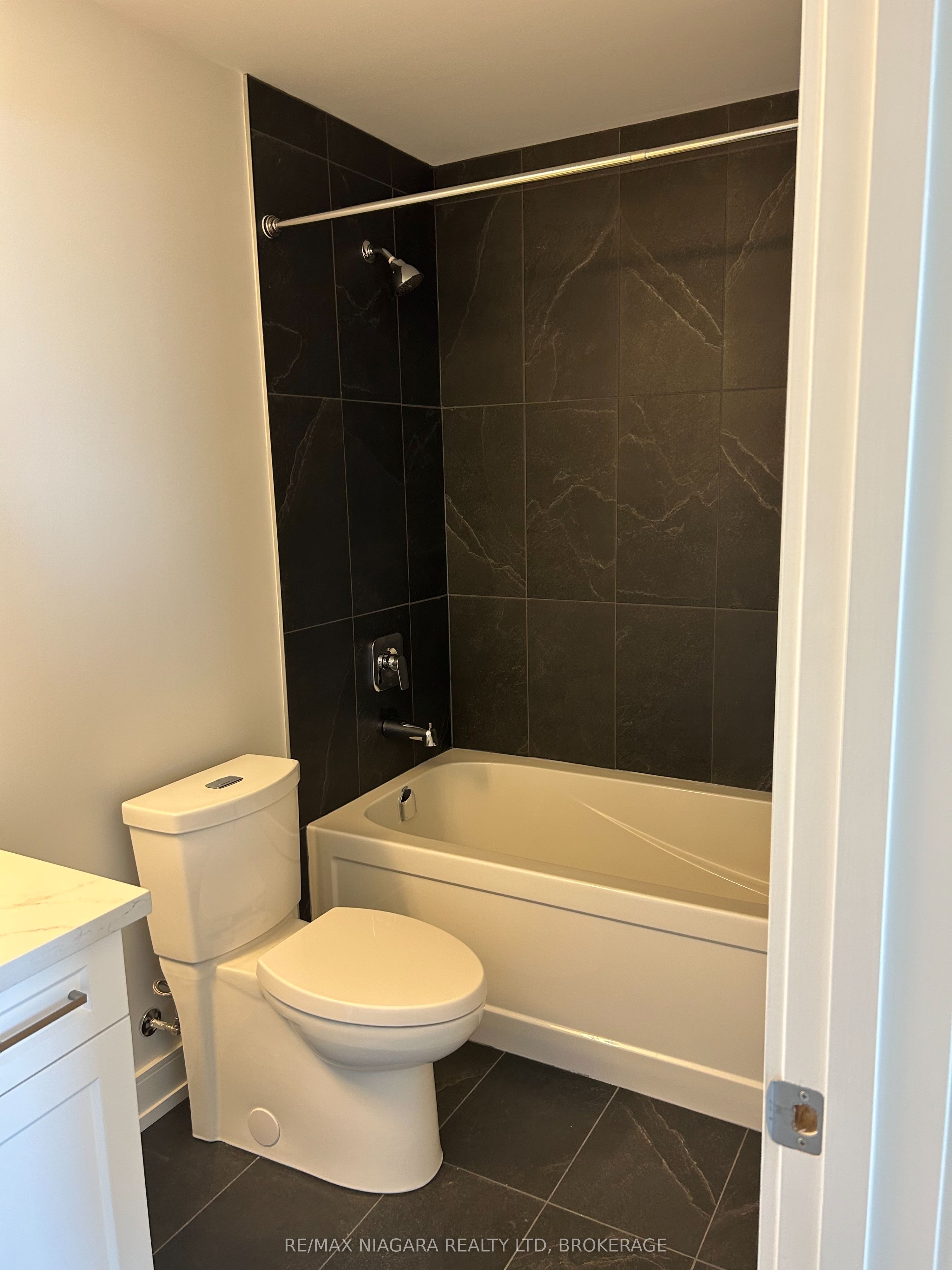 300 Fourth Avenue 404 Property Photo 7