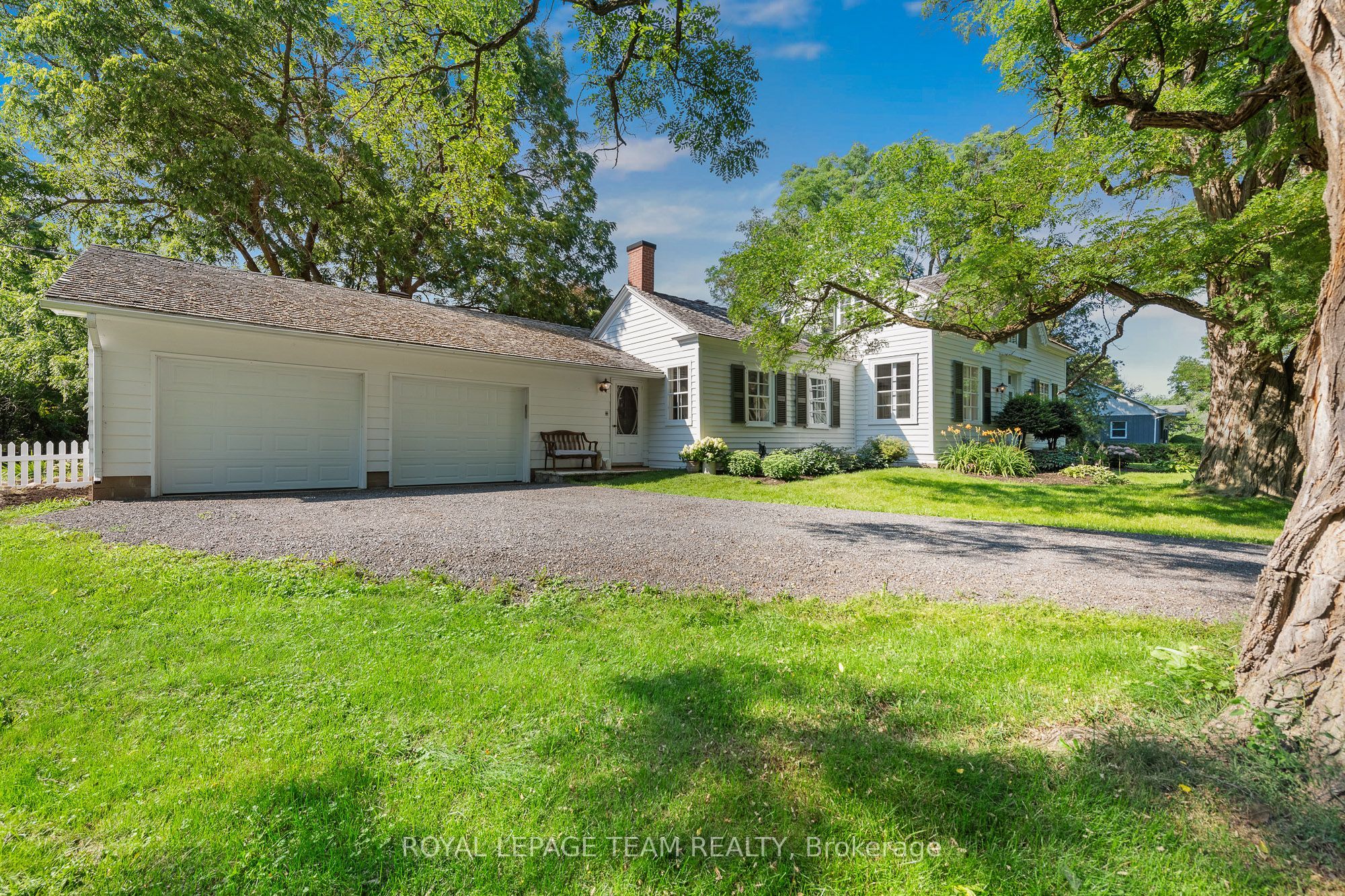 256 Wilson Street N Property Photo 2
