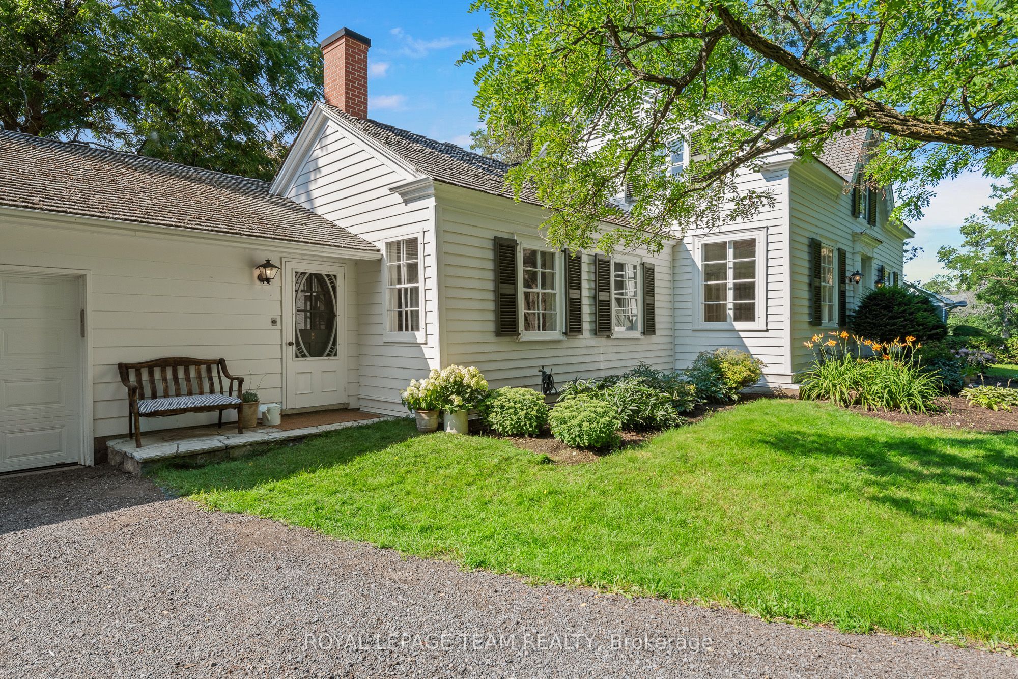 256 Wilson Street N Property Photo 3