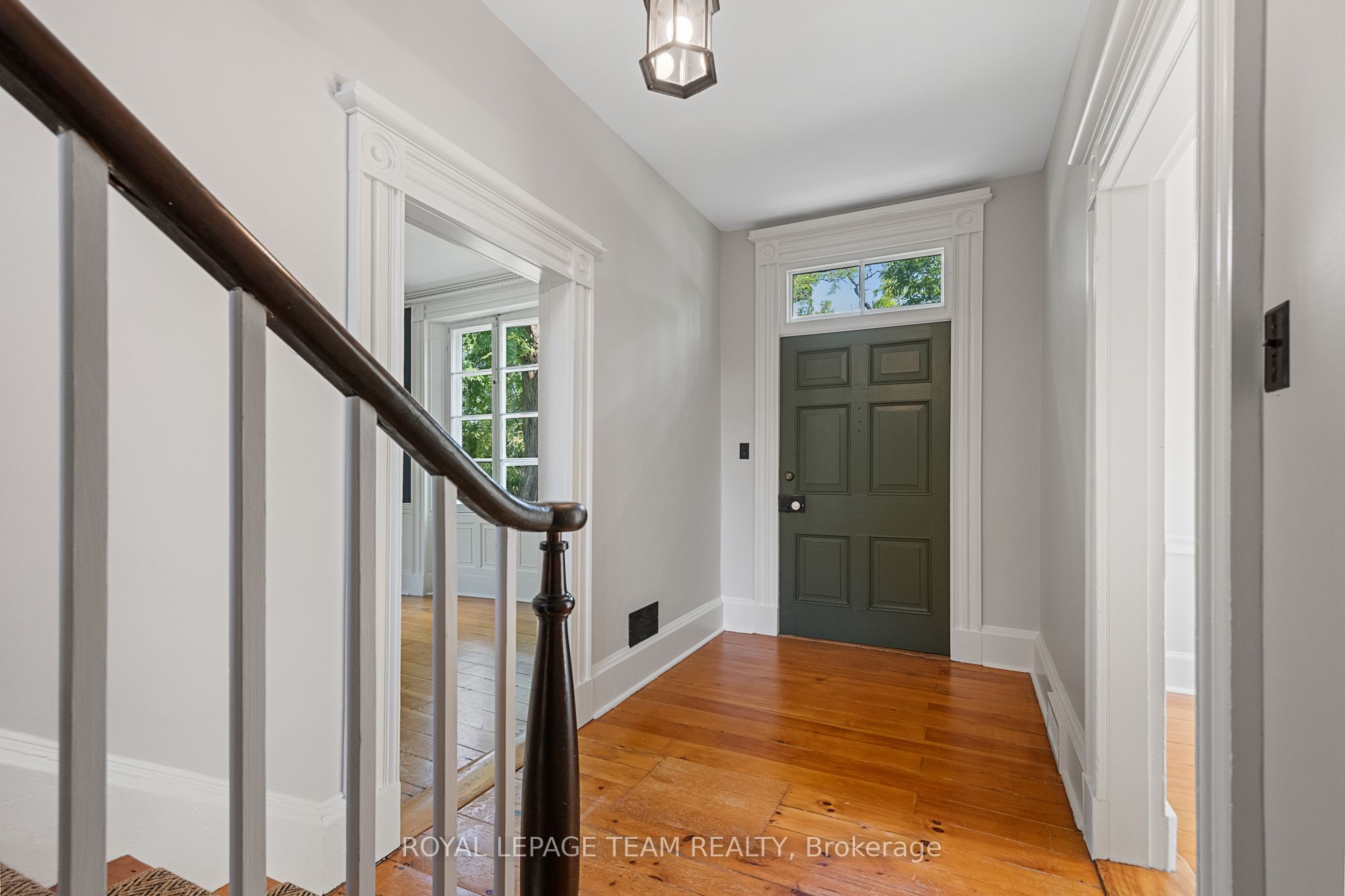 256 Wilson Street N Property Photo 4