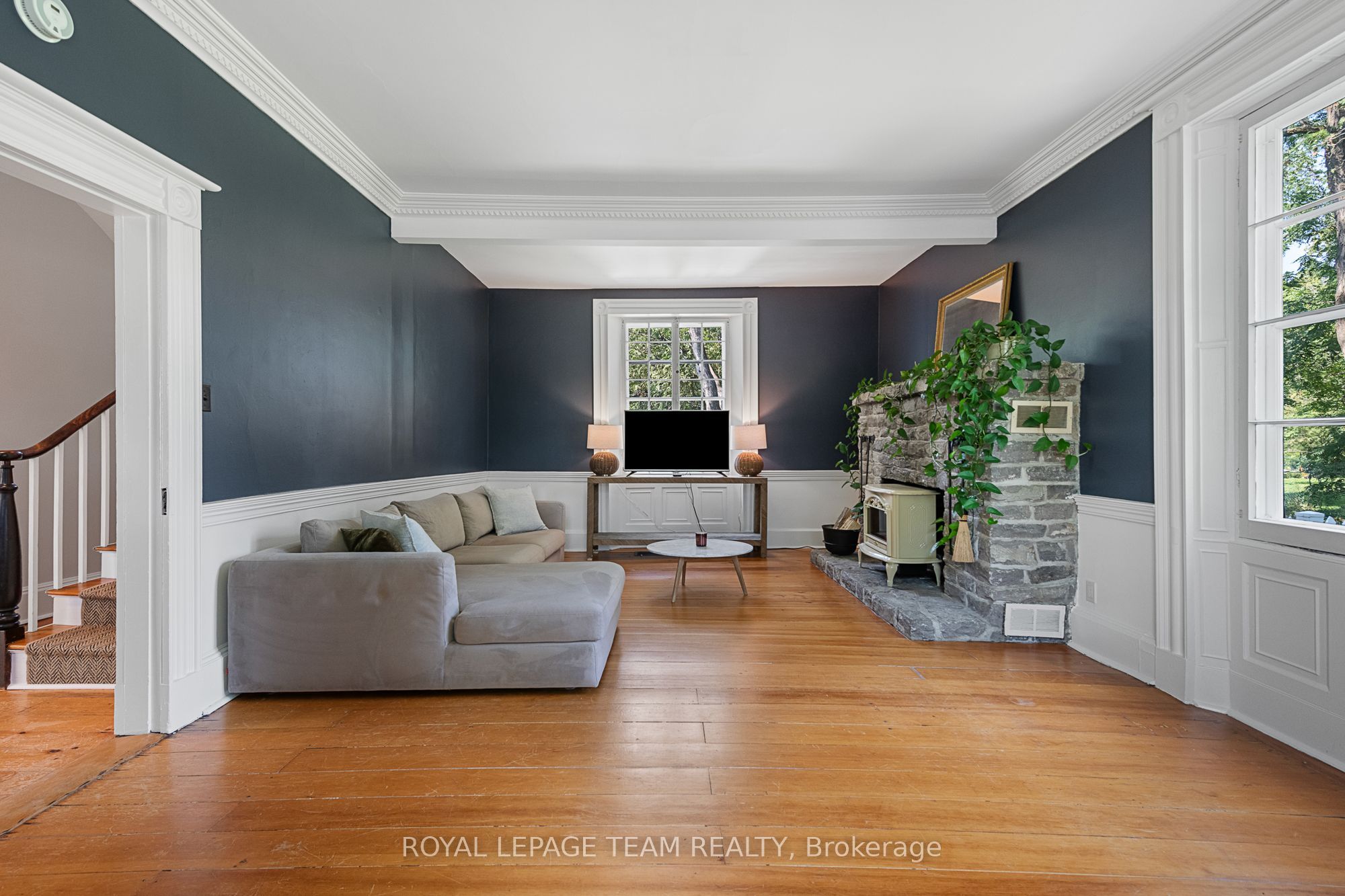 256 Wilson Street N Property Photo 7