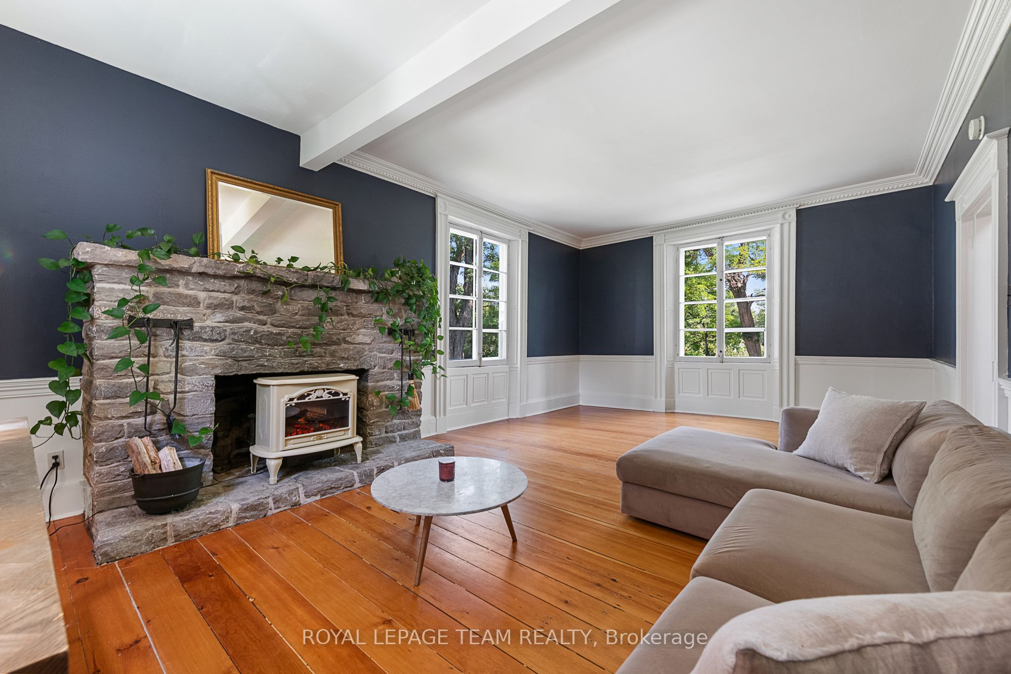 256 Wilson Street N Property Photo 8