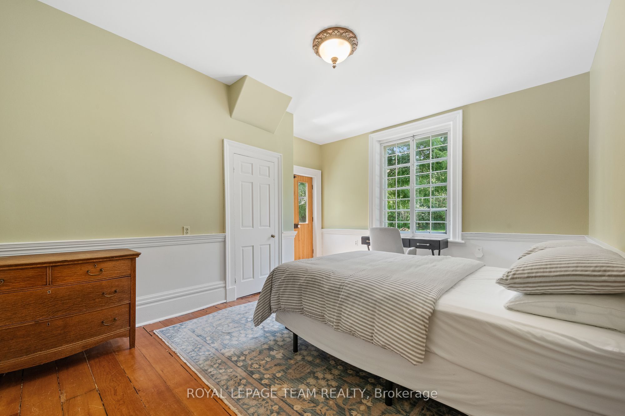 256 Wilson Street N Property Photo 10