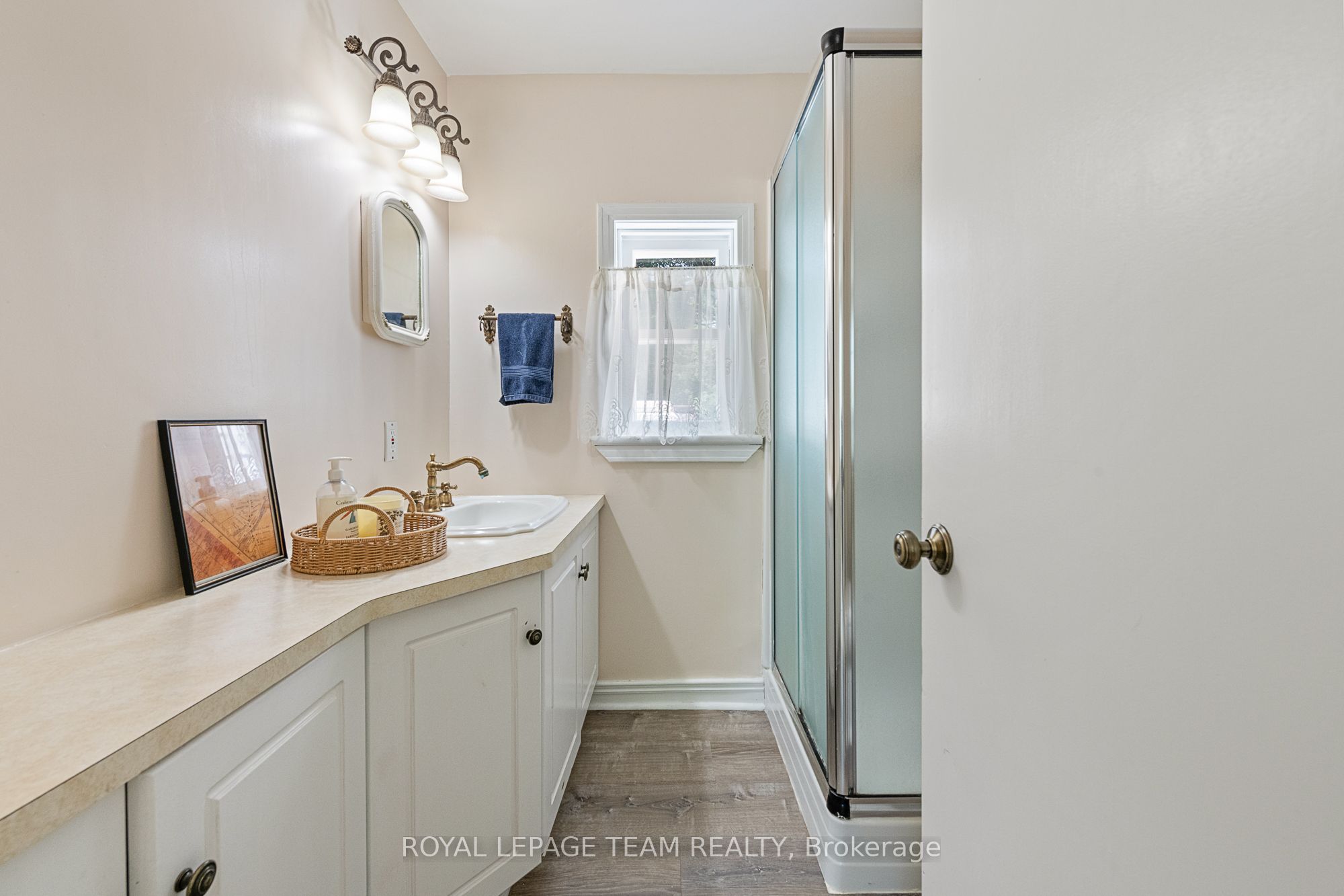 256 Wilson Street N Property Photo 11