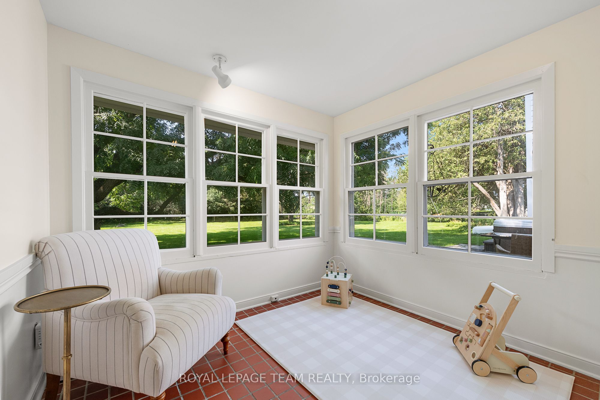 256 Wilson Street N Property Photo 18