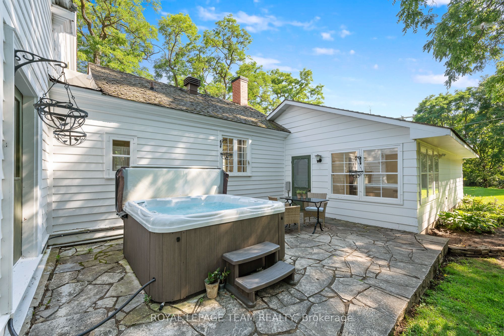 256 Wilson Street N Property Photo 19