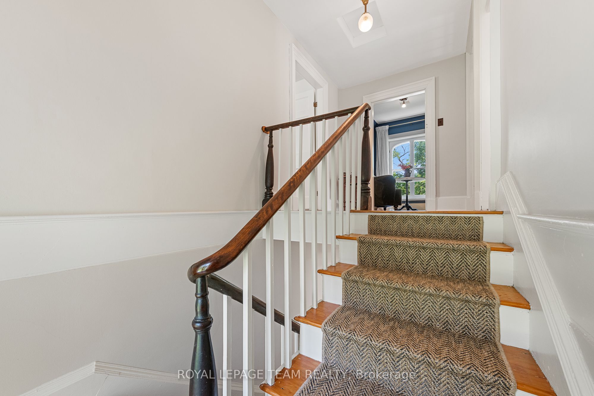 256 Wilson Street N Property Photo 20