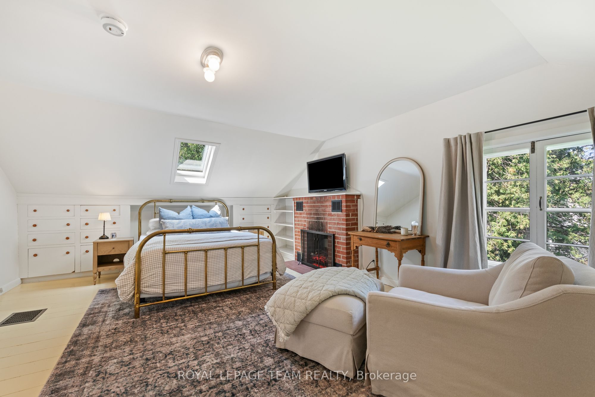 256 Wilson Street N Property Photo 23
