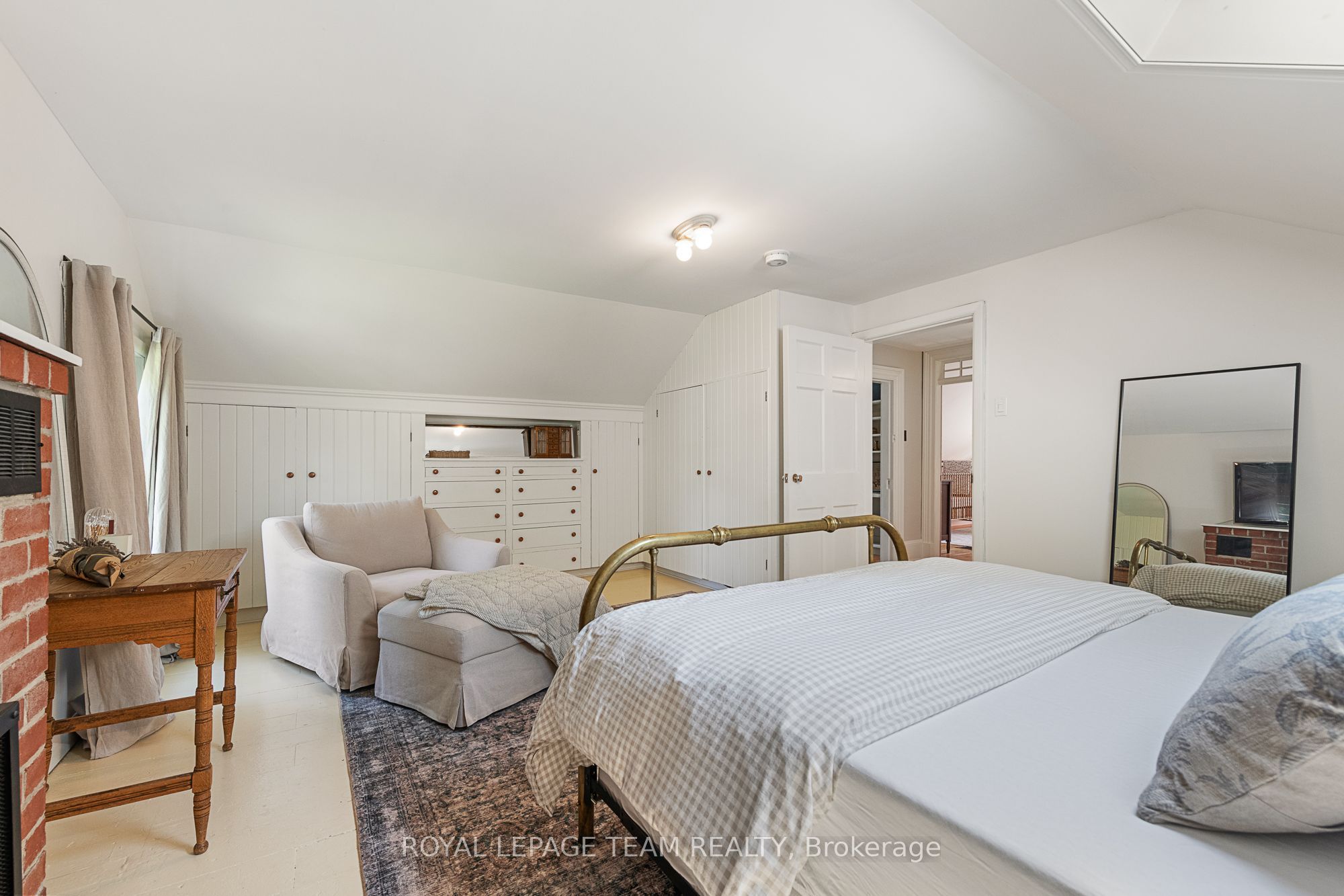 256 Wilson Street N Property Photo 24