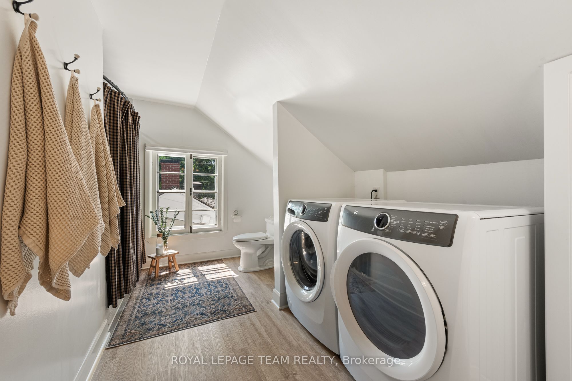 256 Wilson Street N Property Photo 27