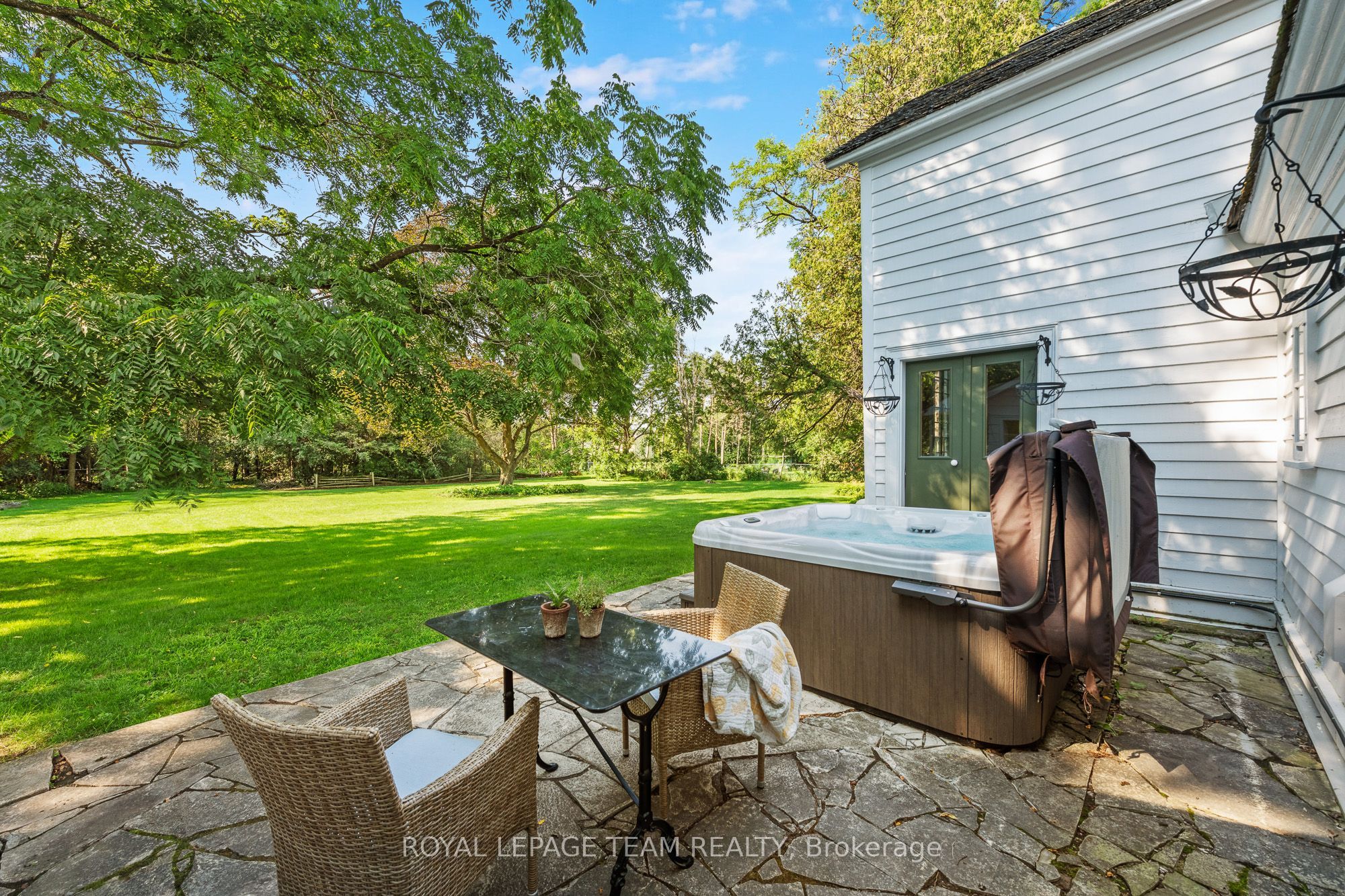 256 Wilson Street N Property Photo 31
