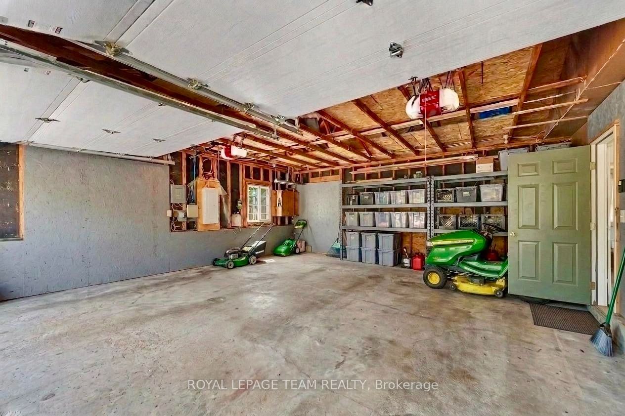 256 Wilson Street N Property Photo 37