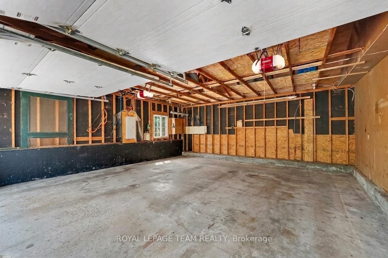 256 Wilson Street N Property Photo 38