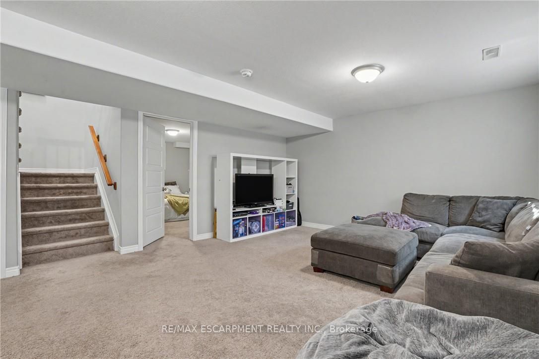 12 Silverwood Avenue Property Photo 25