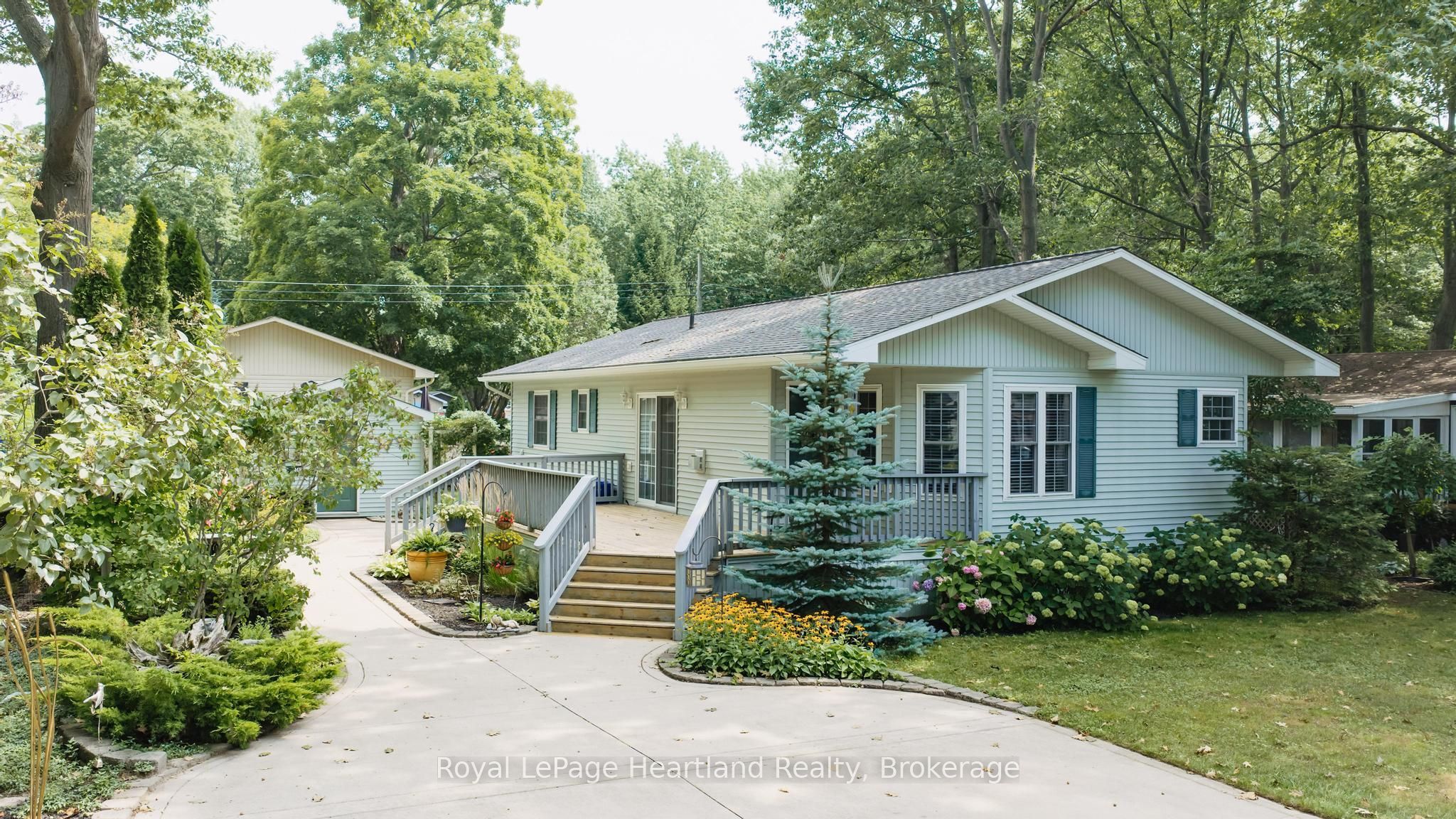 10 Huron Lane Property Photo 1