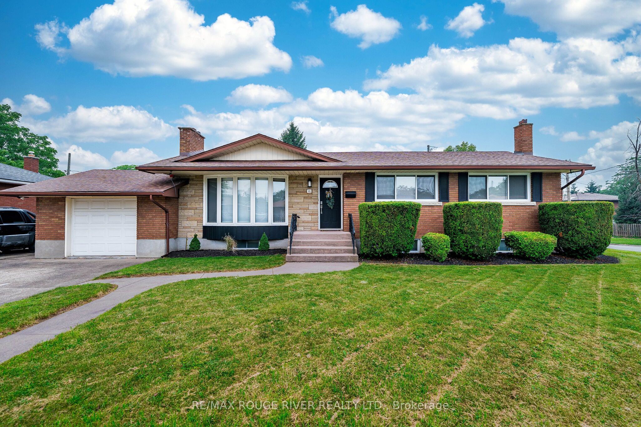 25 Clearview Heights Property Photo 1