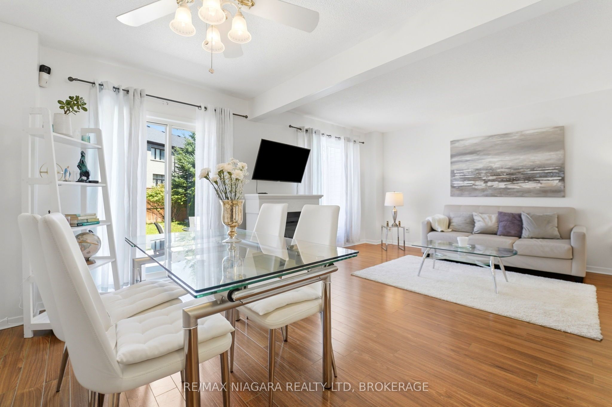 5735 Deerbrook Street Property Photo 6