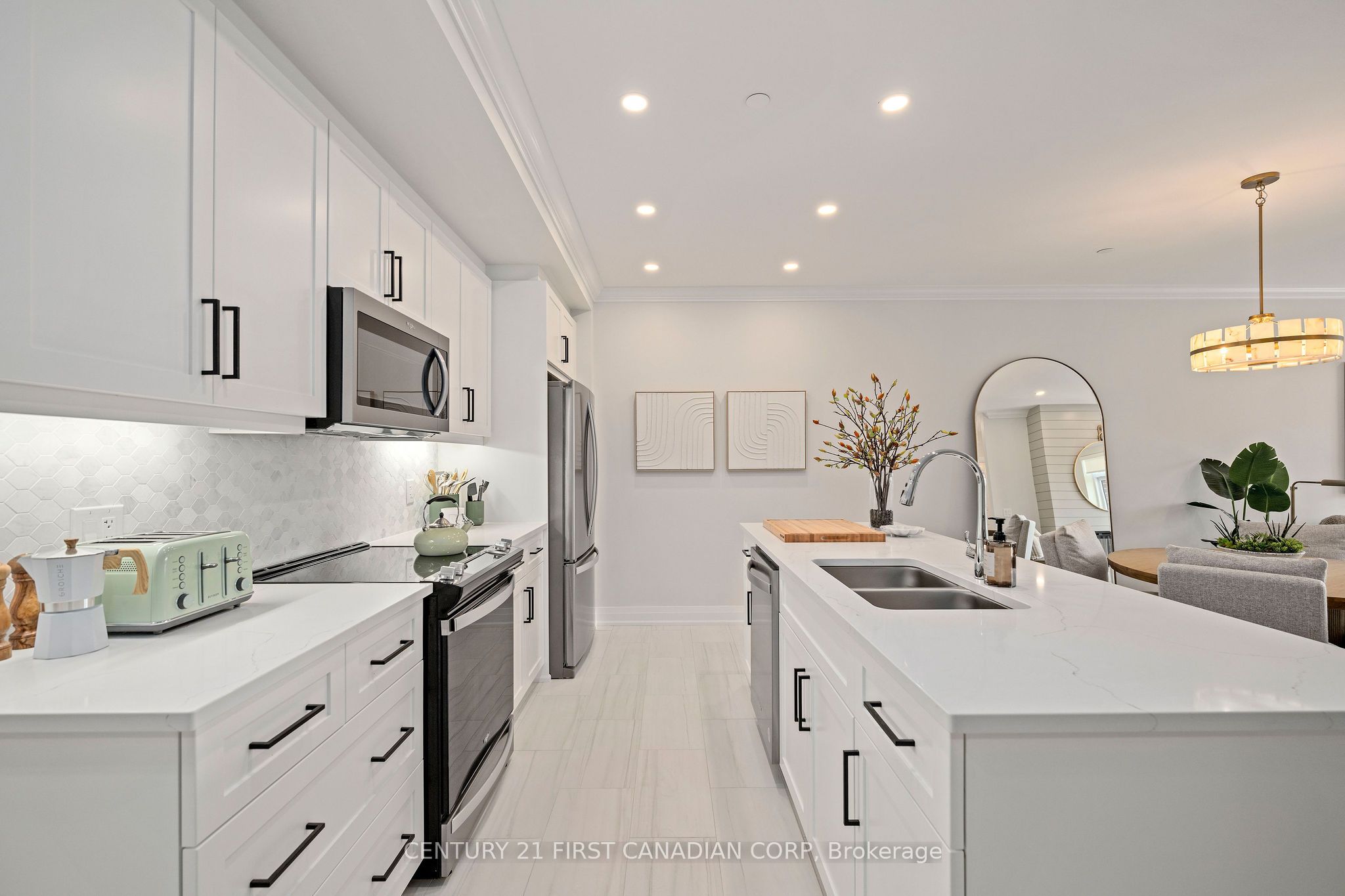 1560 Upper West Avenue 307 Property Photo 3
